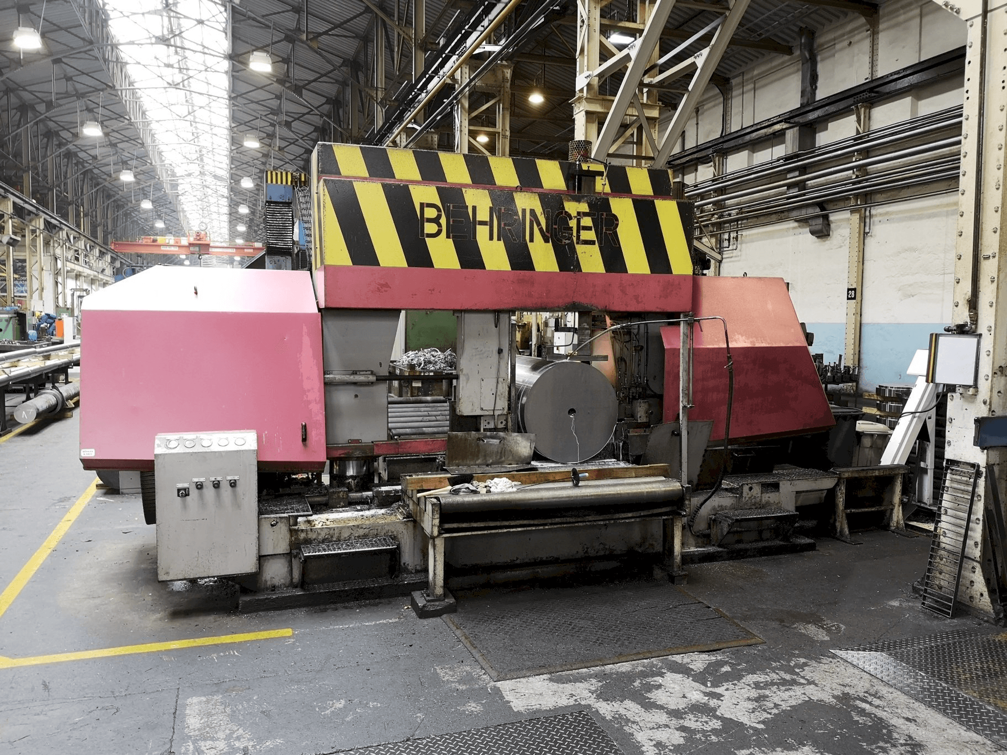 Вид станка Behringer HBP1080/1700 A/CNC спереди