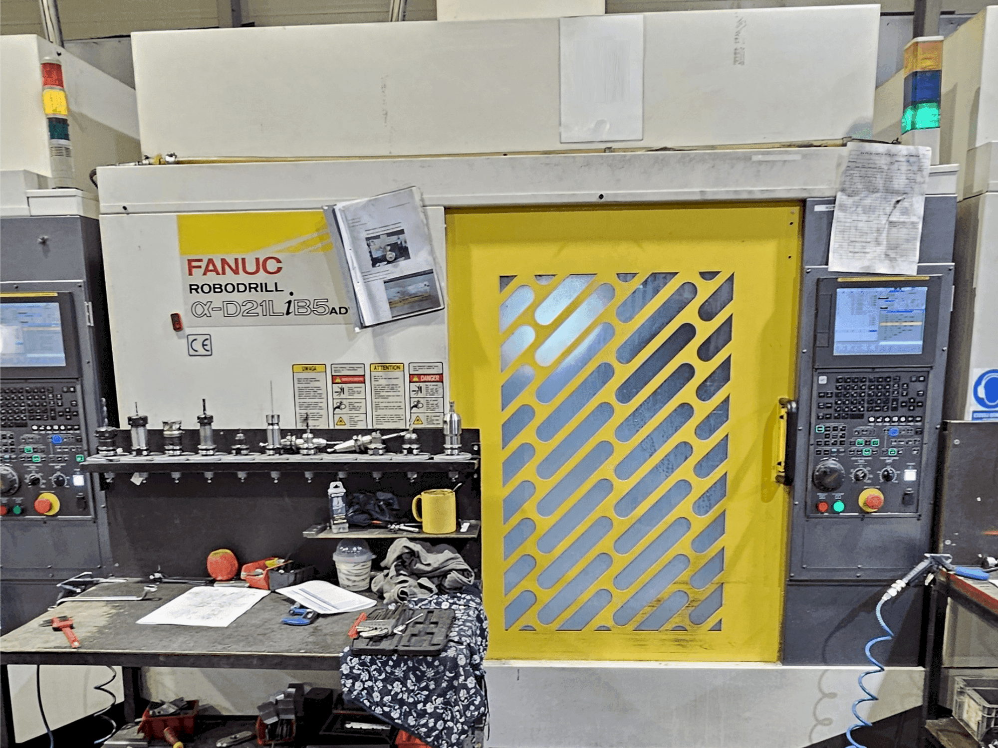 Вид станка FANUC Robodrill α-D21L iB 5 ADV спереди