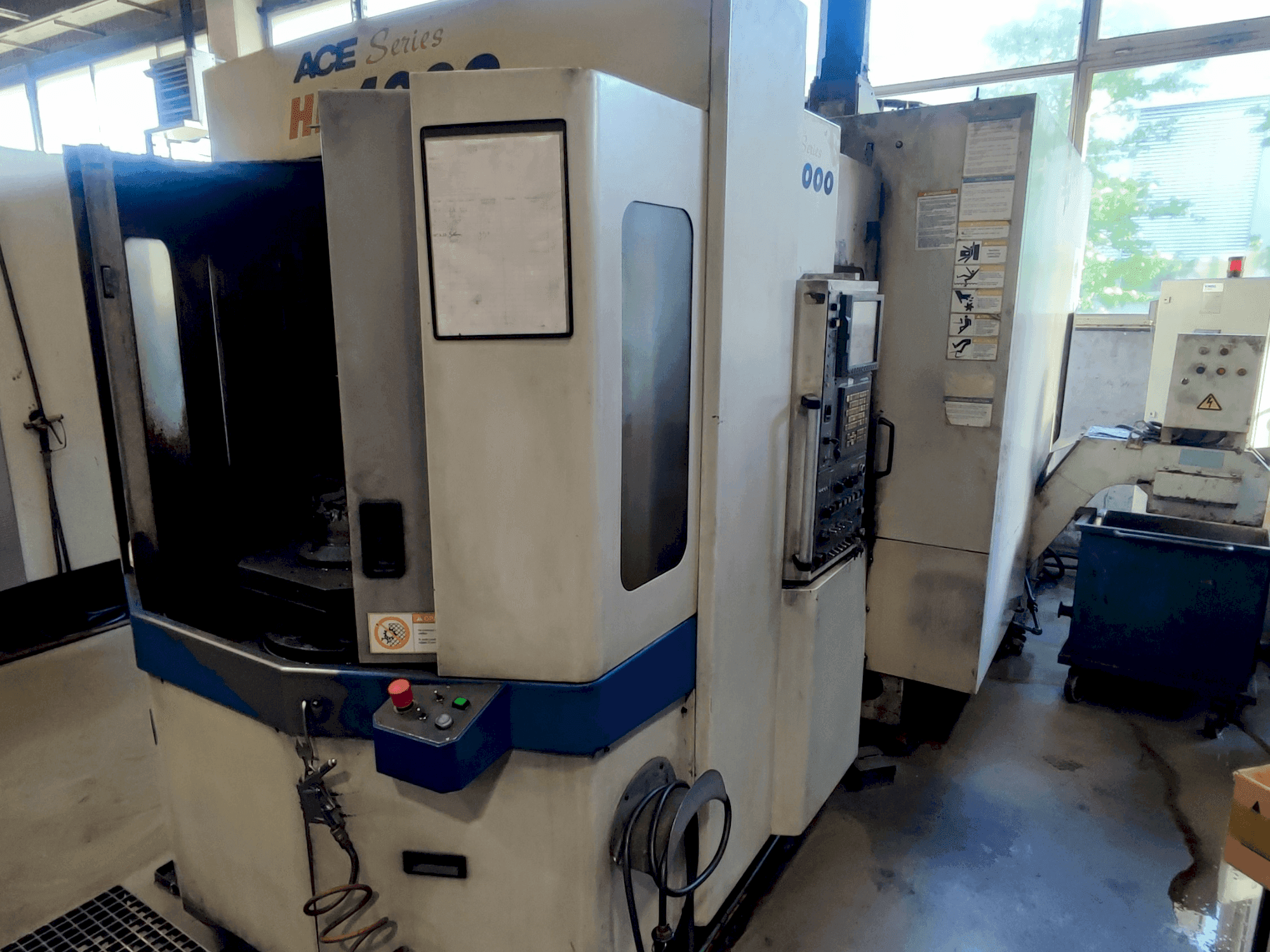 Вид станка DAEWOO ACE HP 4000 спереди