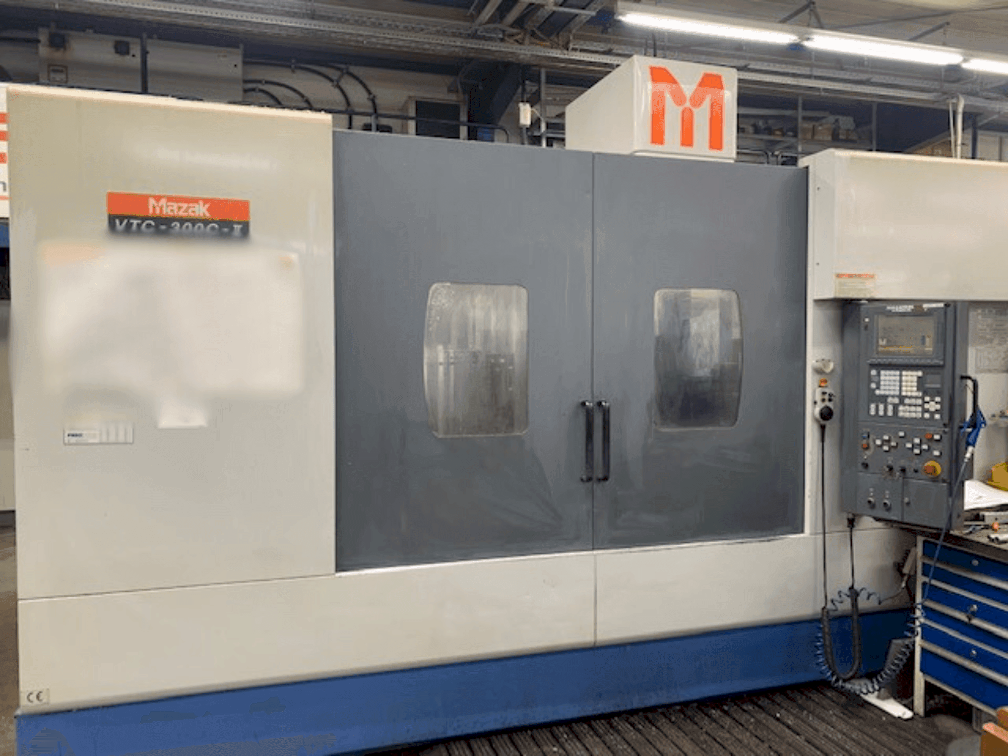Вид станка Mazak VTC 300C II спереди