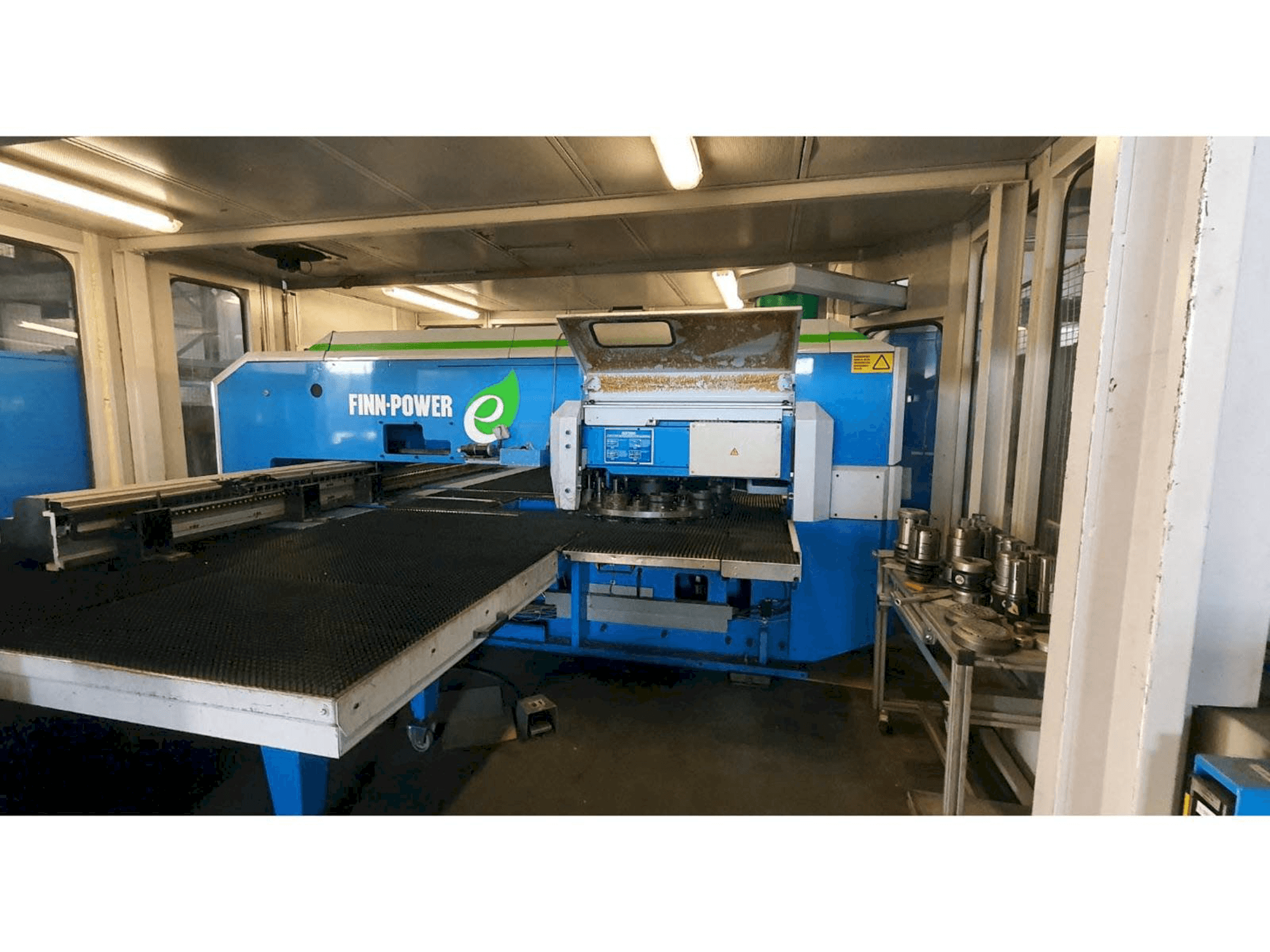 Вид станка Finn-Power E5 SBV спереди