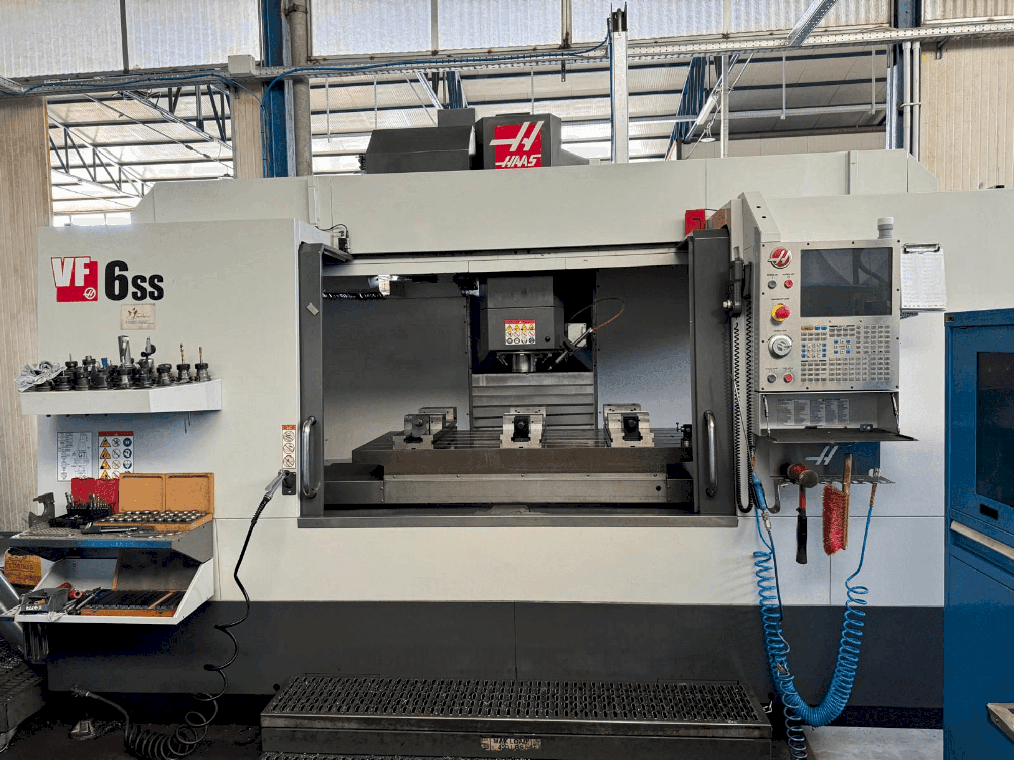 Вид станка HAAS VF-6SS спереди