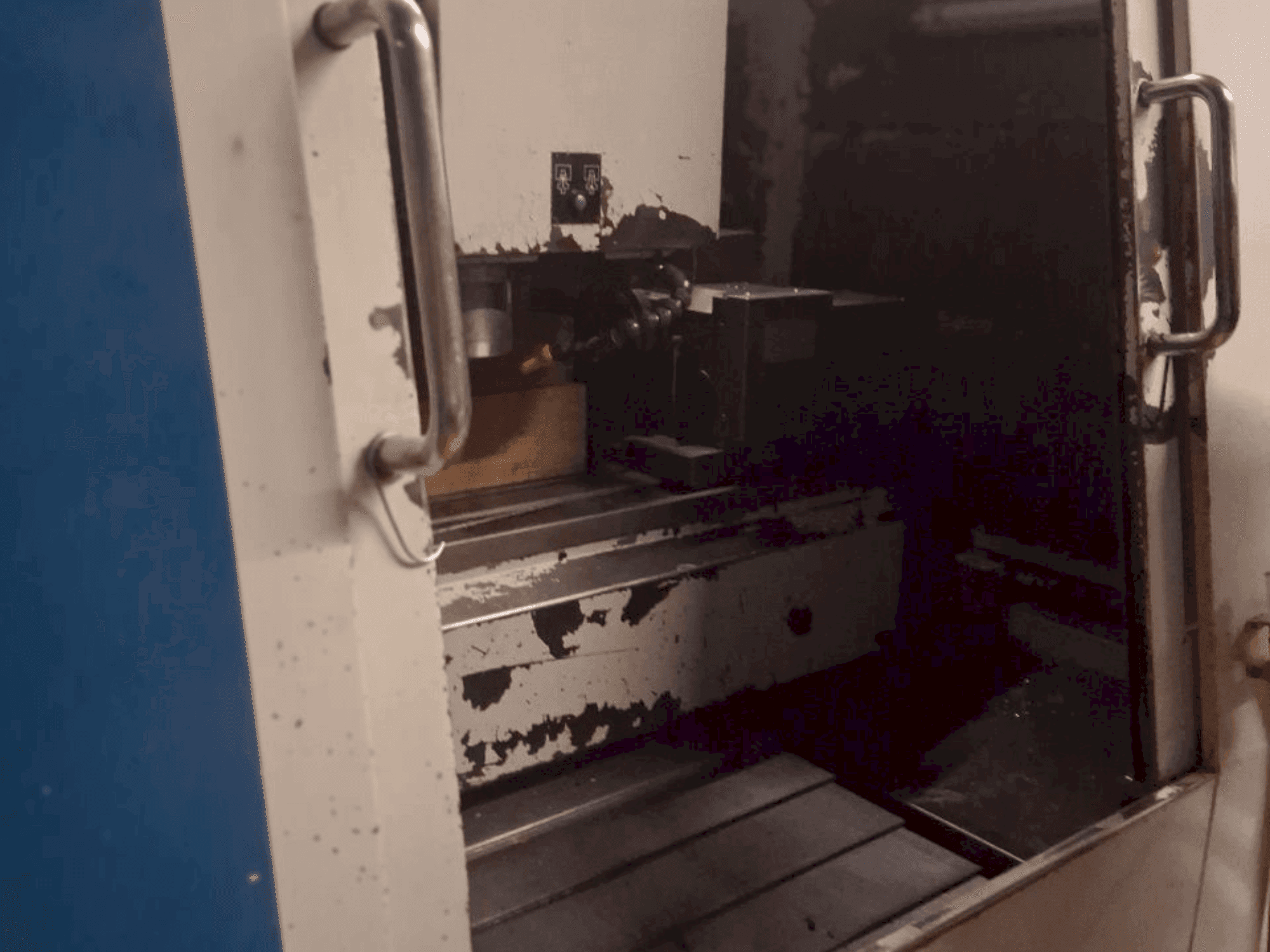 Вид станка Hurco BMC 30HT/M спереди