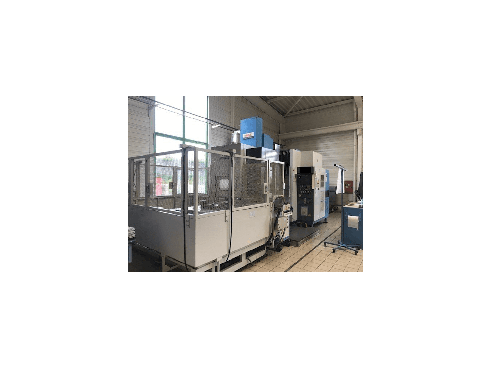 Вид станка Mazak AJV 65 спереди