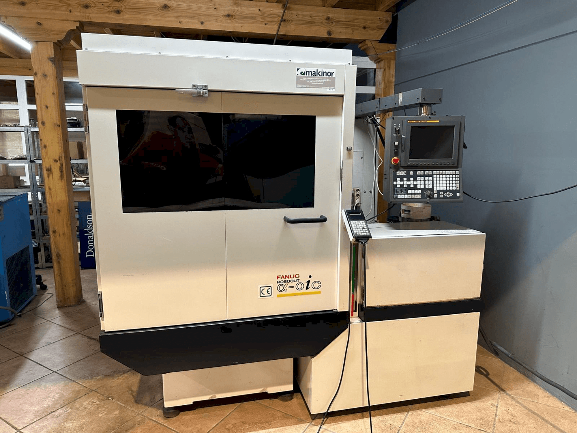 Вид станка FANUC Robocut Alpha-0iC спереди