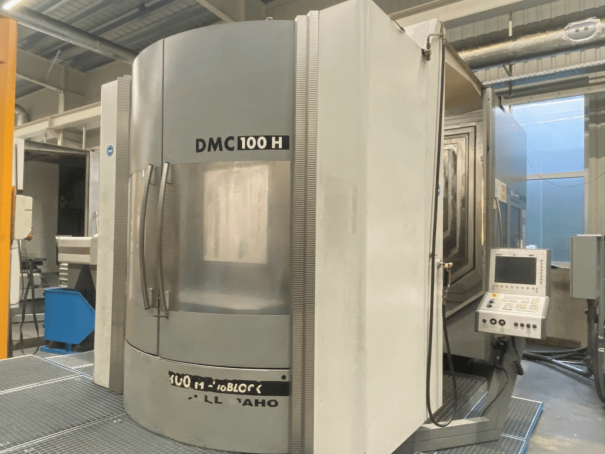 Вид станка DECKEL MAHO DMC 100H duoBLOCK спереди