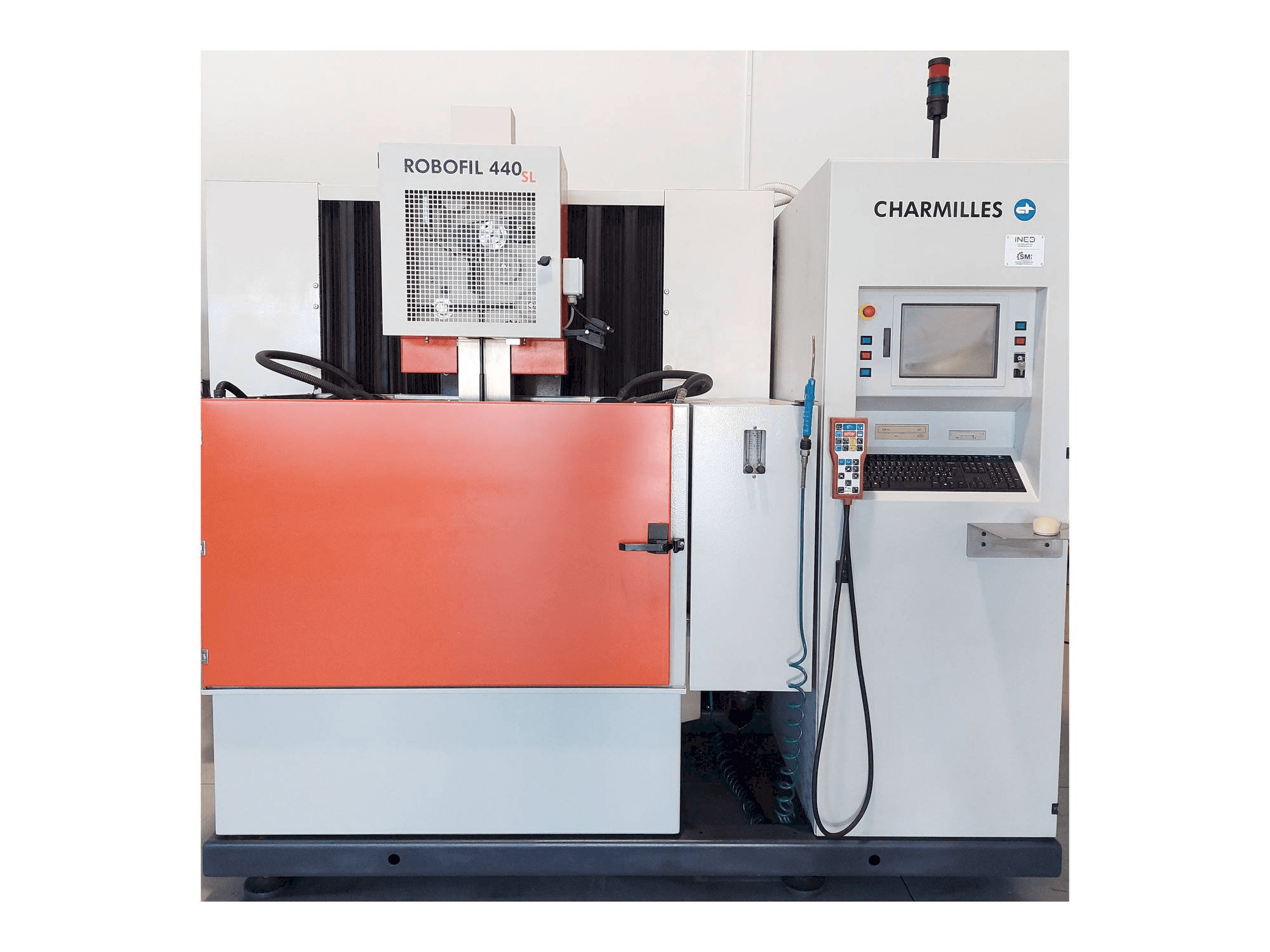 Вид станка CHARMILLES ROBOFIL 440SL спереди