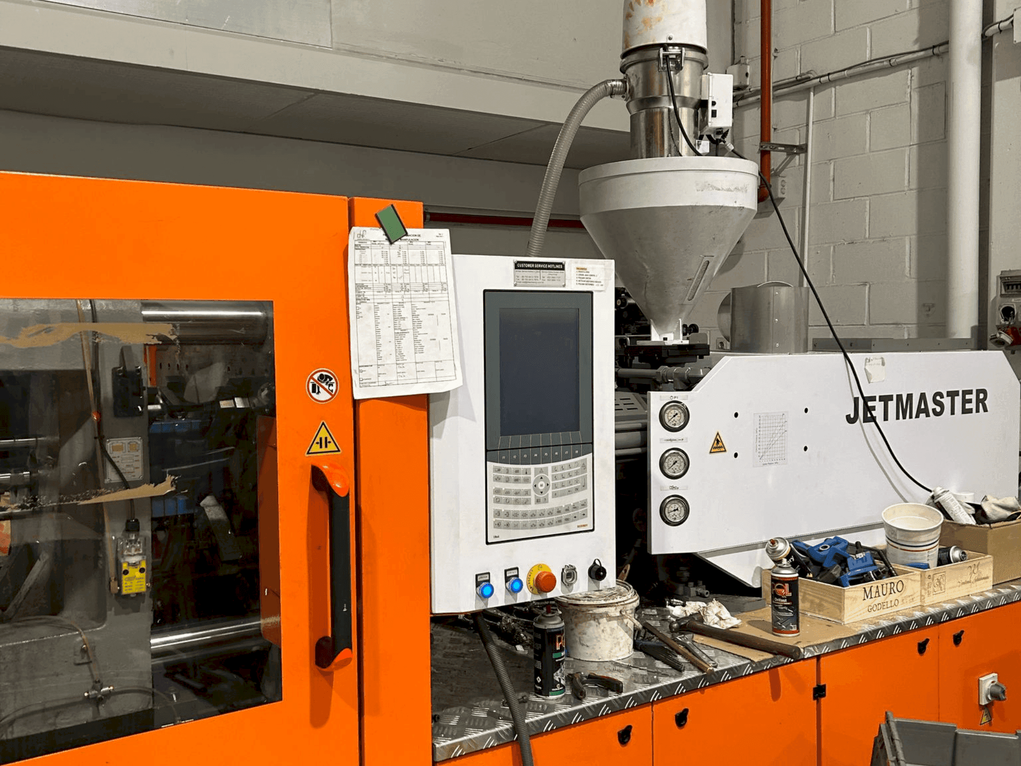 Вид станка CHEN HSONG JM200-MK6e спереди