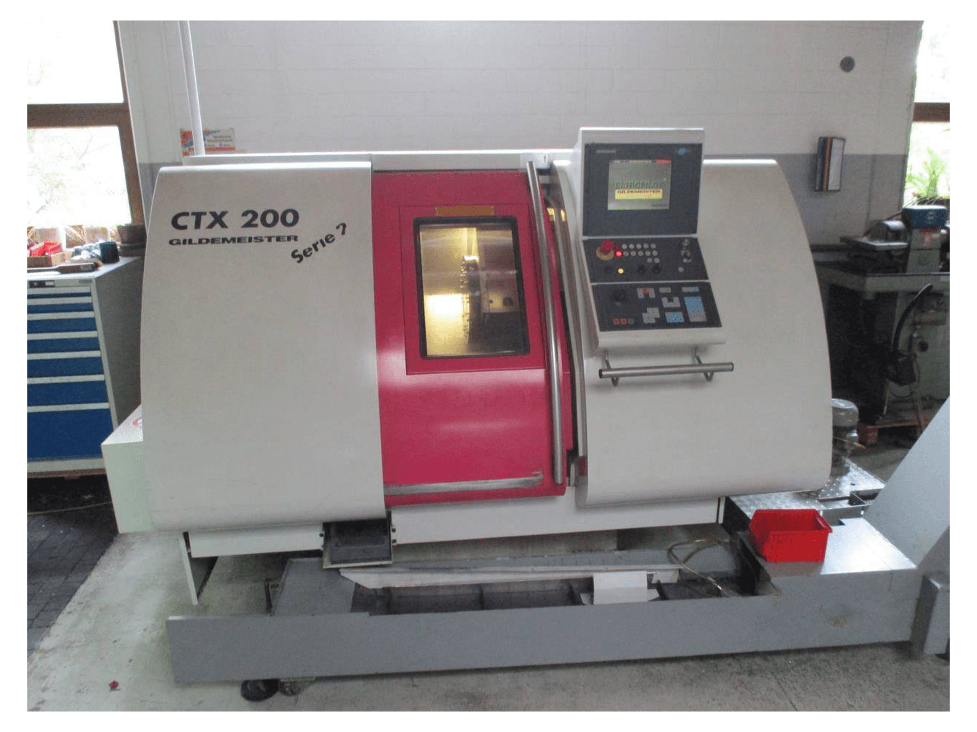 Вид станка Gildemeister CTX 200 спереди
