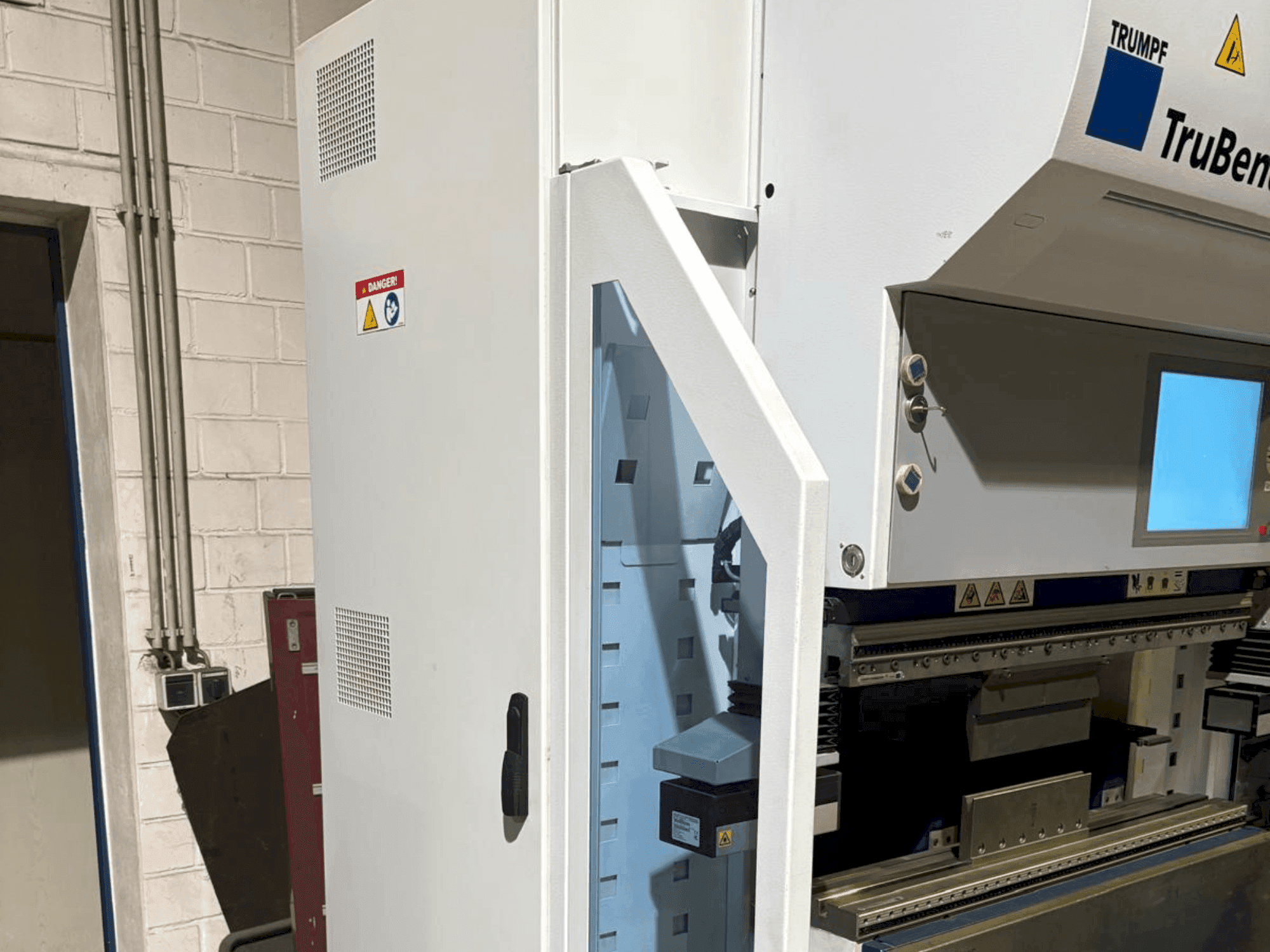 Вид станка TRUMPF TruBend 7036 спереди