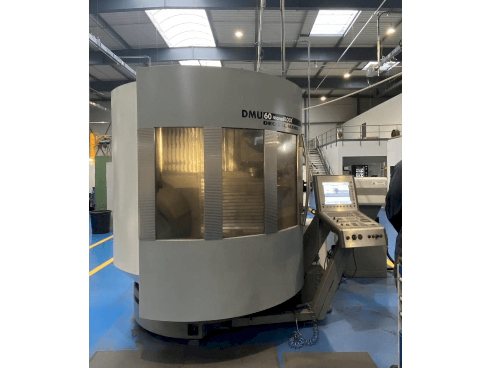 Вид станка DECKEL MAHO Type DMU60 MonoBlock спереди