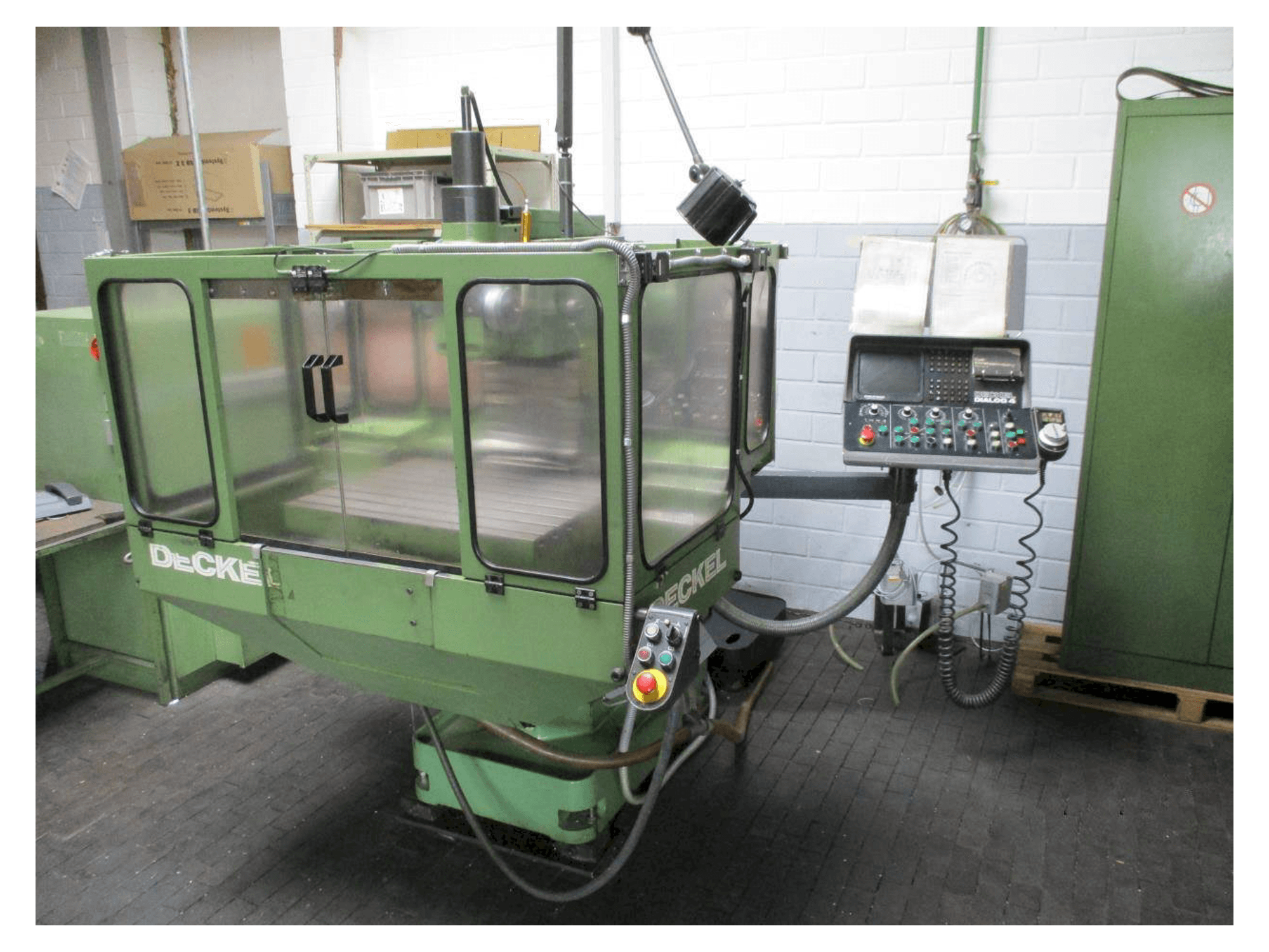 Вид станка DECKEL FP 3NC спереди