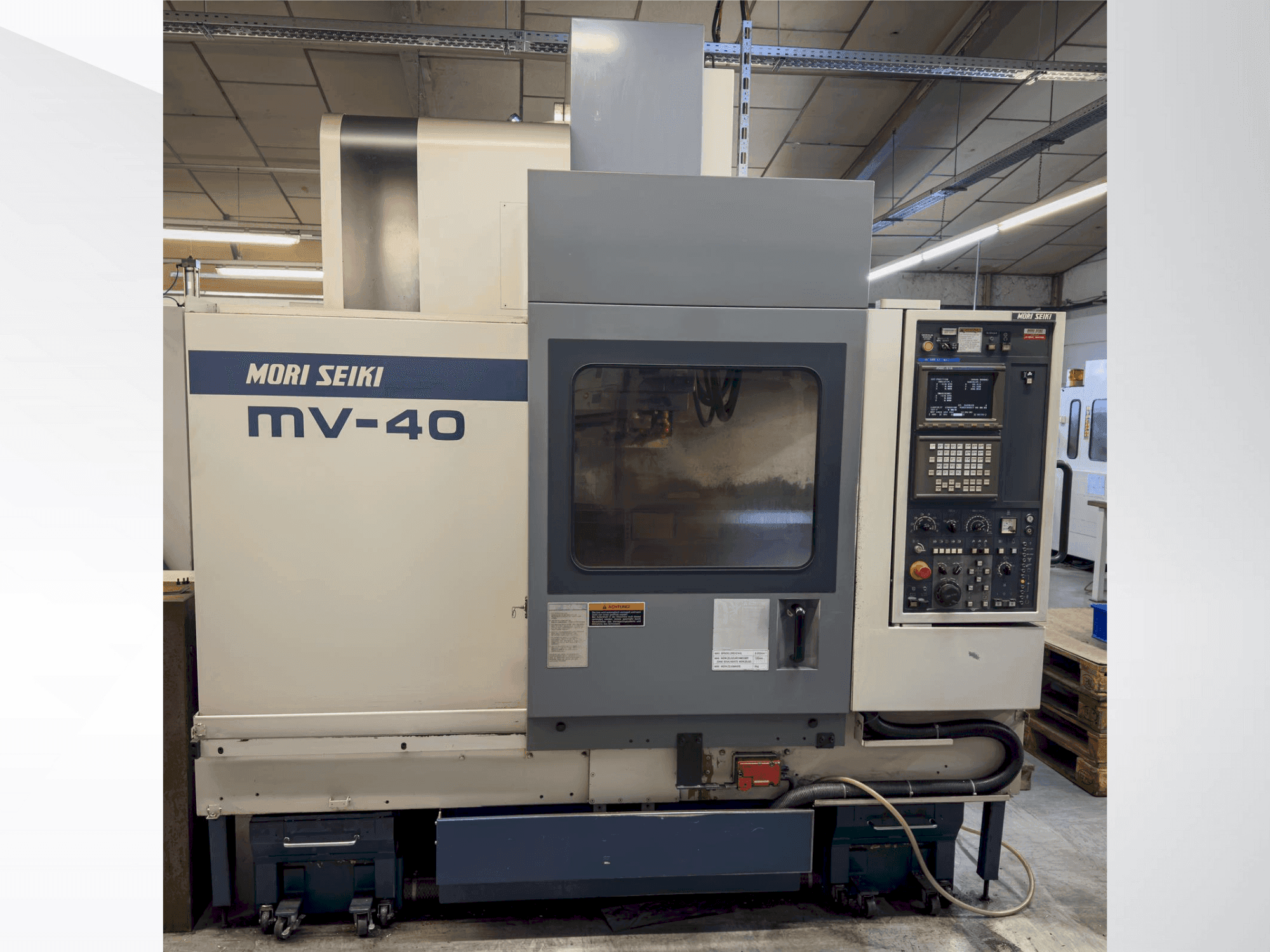 Вид станка MORI SEIKI MV 40B/40 спереди