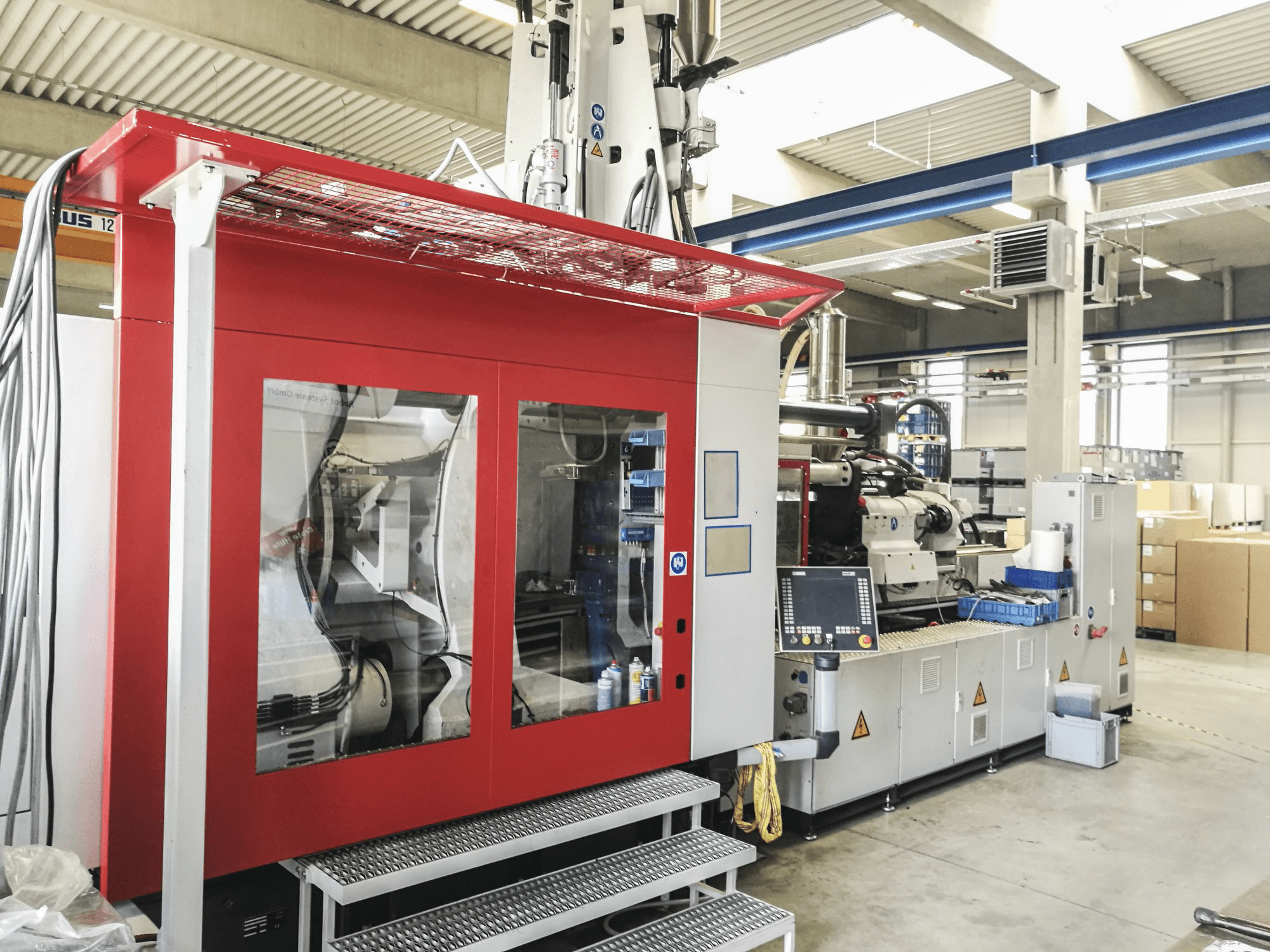 Left view of FERROMATIK MILACRON MM 800-4880/MSW Machine