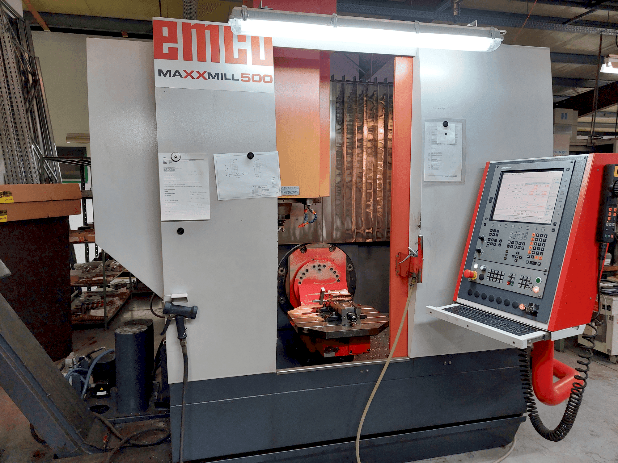Вид станка EMCO Maxxmill 500U спереди