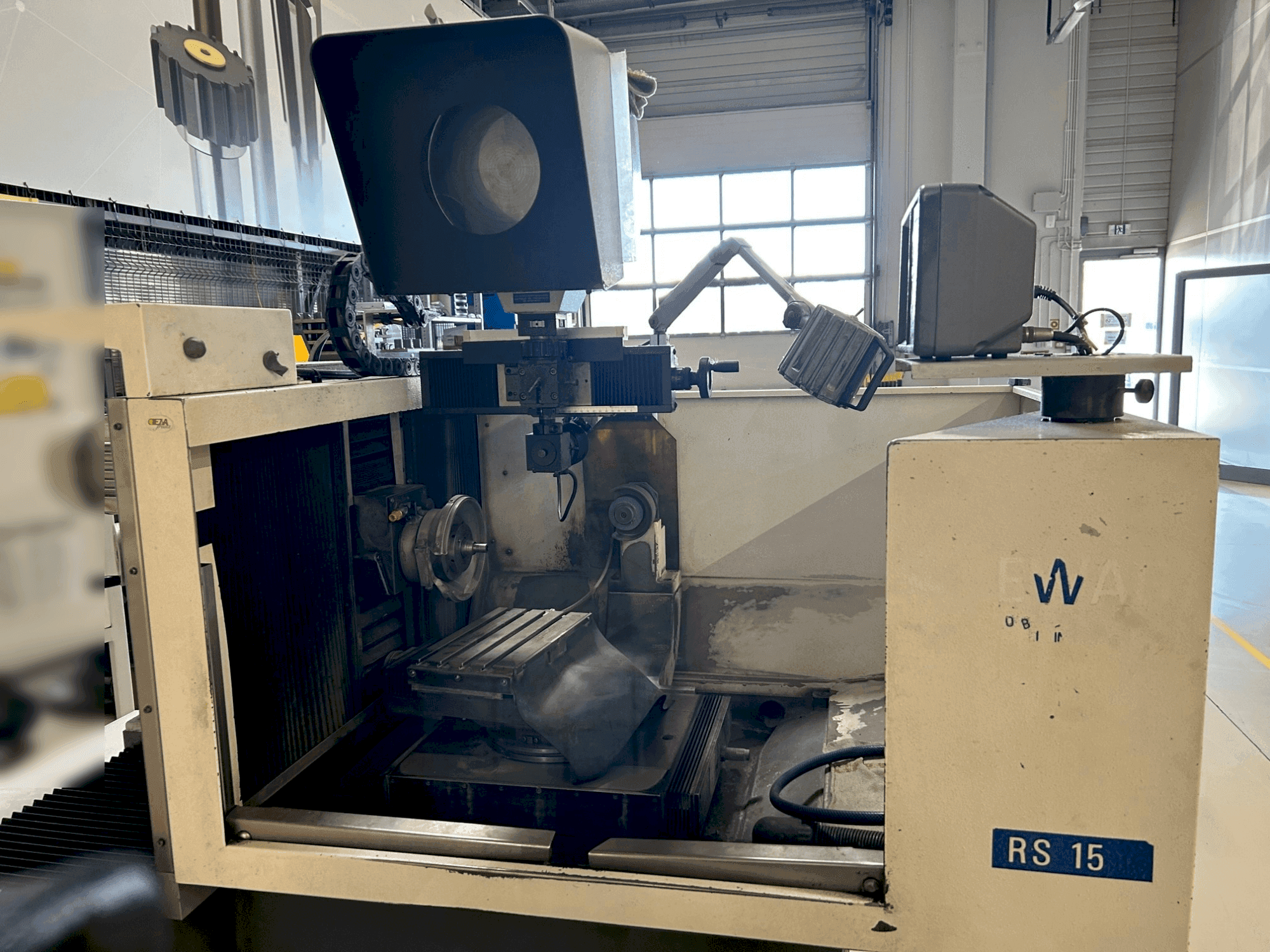 Вид станка EWAG RS 15 спереди