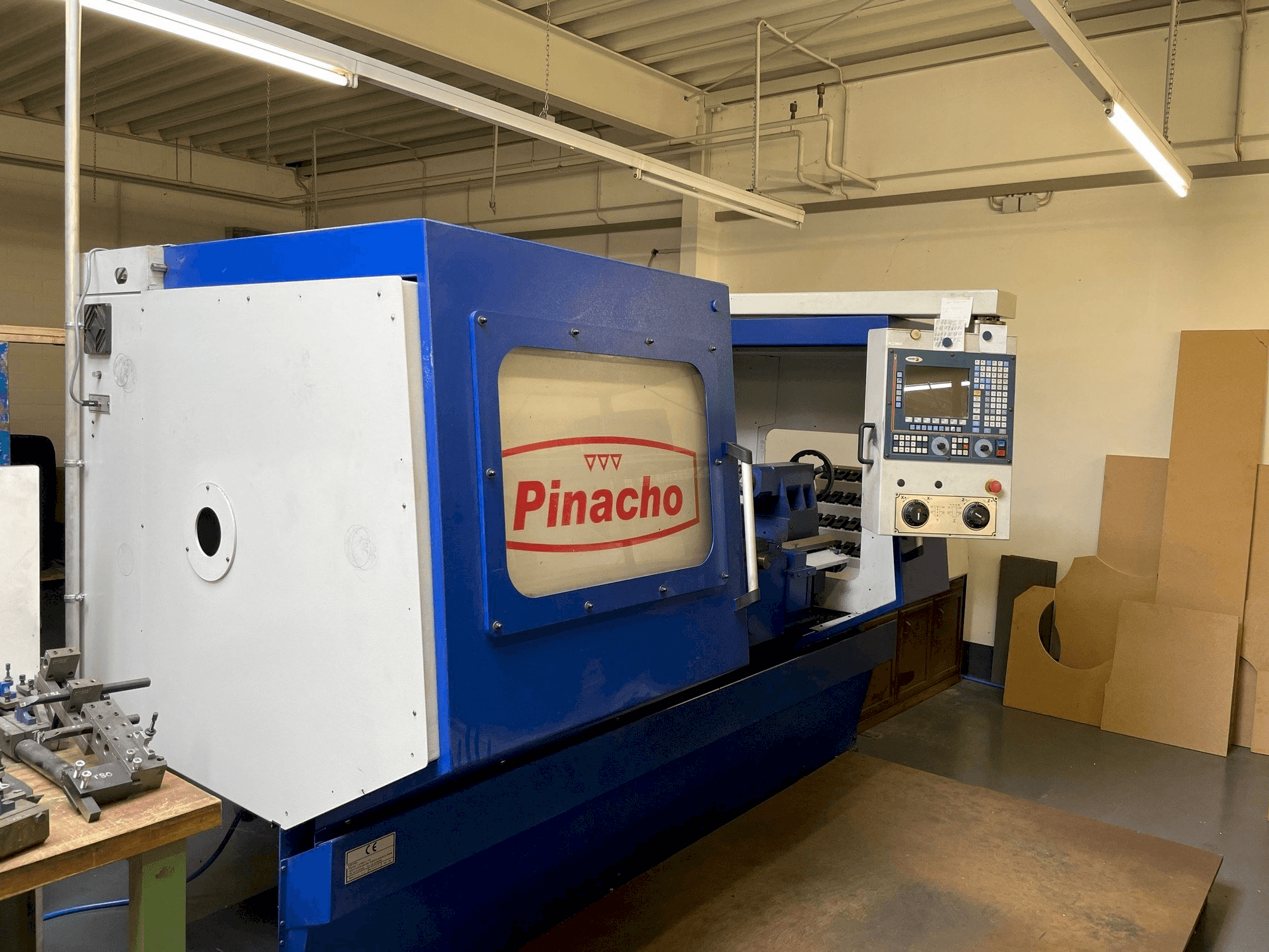 Вид станка Pinacho CNC 260 спереди