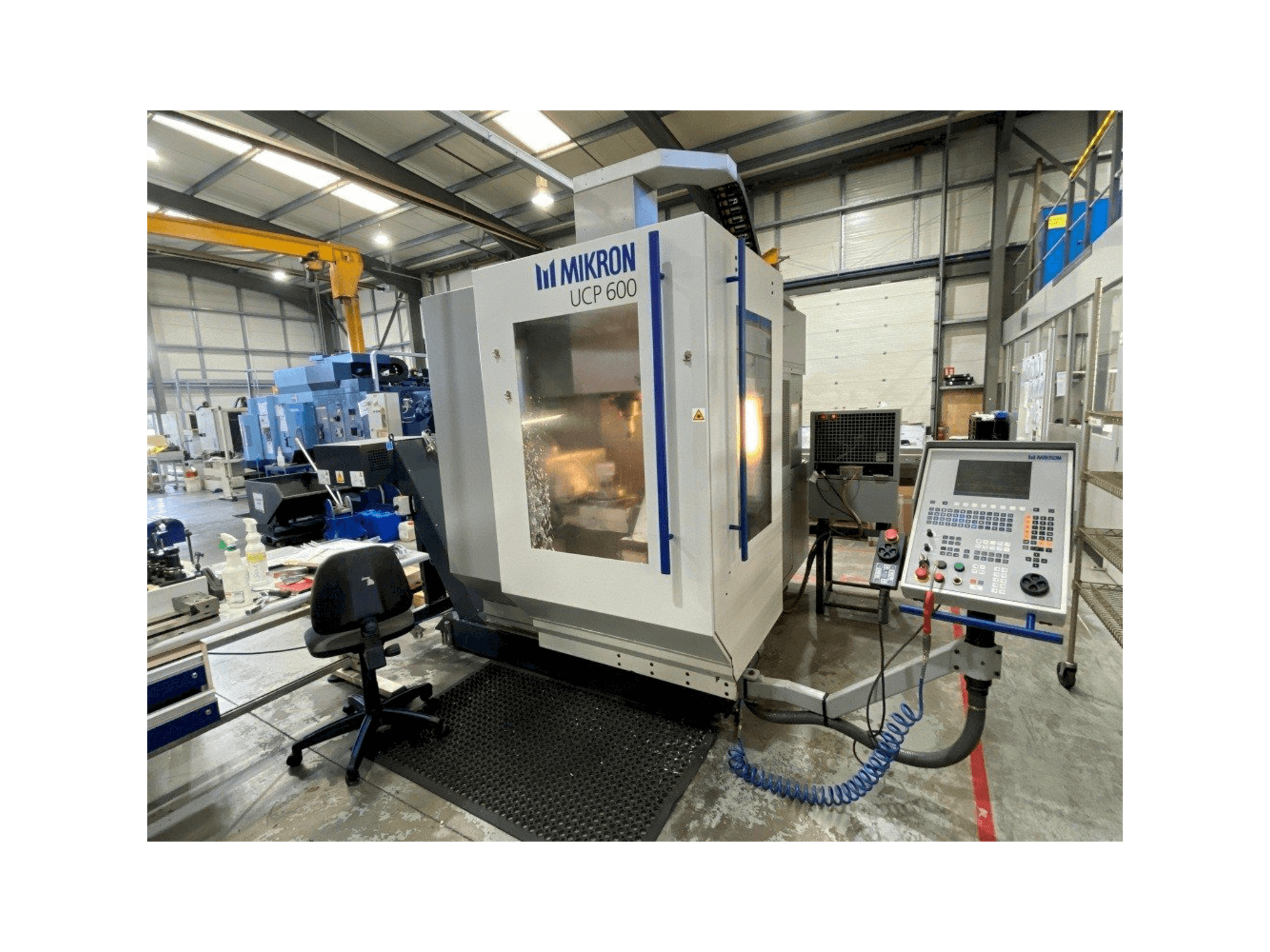 Вид станка MIKRON UCP 600 спереди