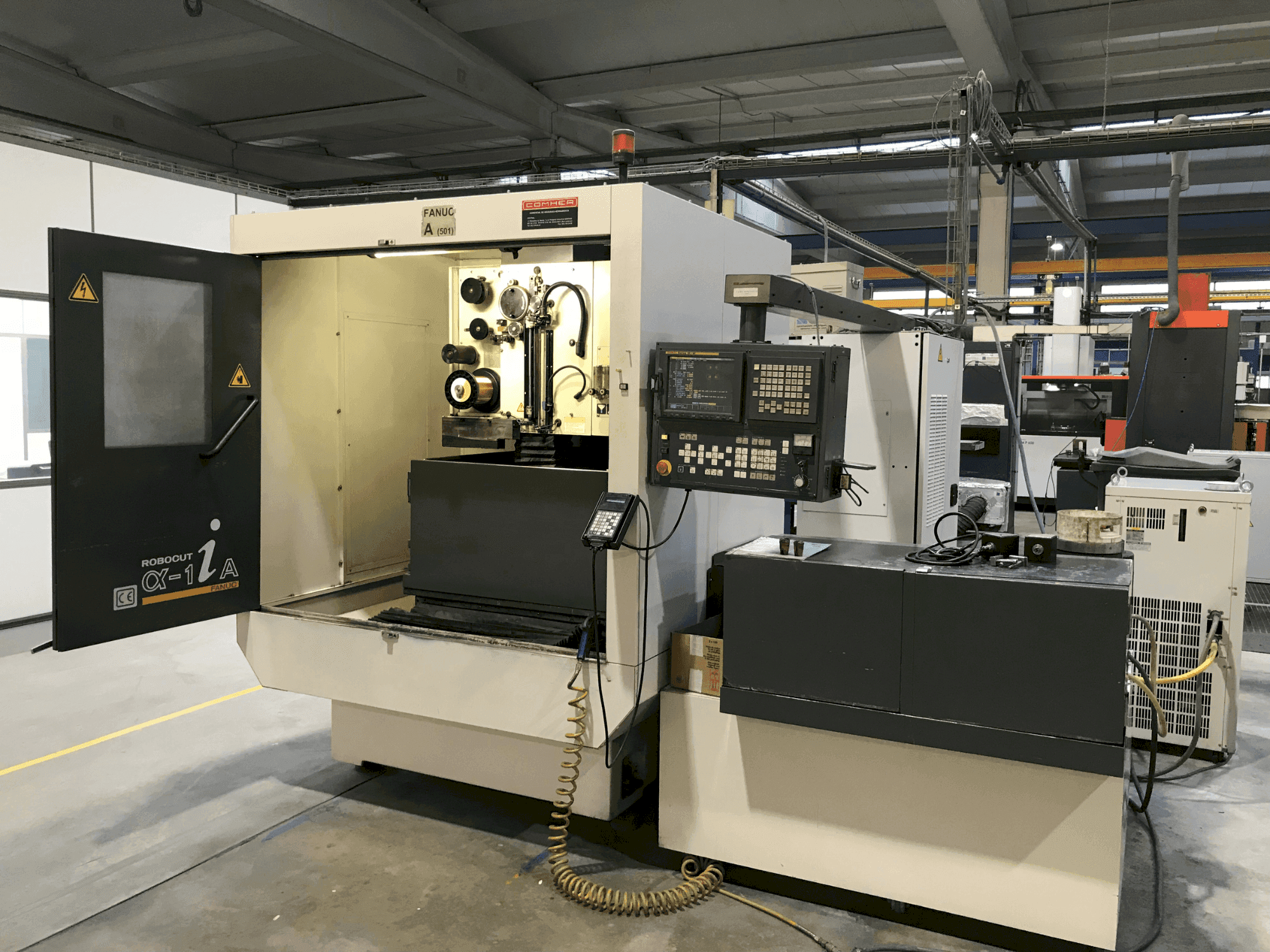 Вид станка FANUC ROBOCUT α-1iA спереди