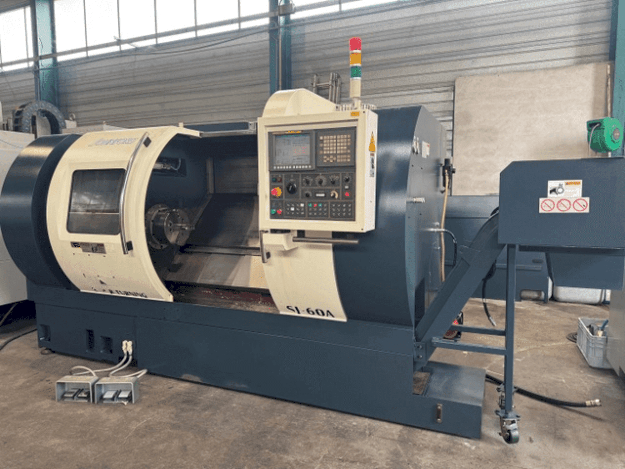 Вид станка Johnford SL 60A CS спереди