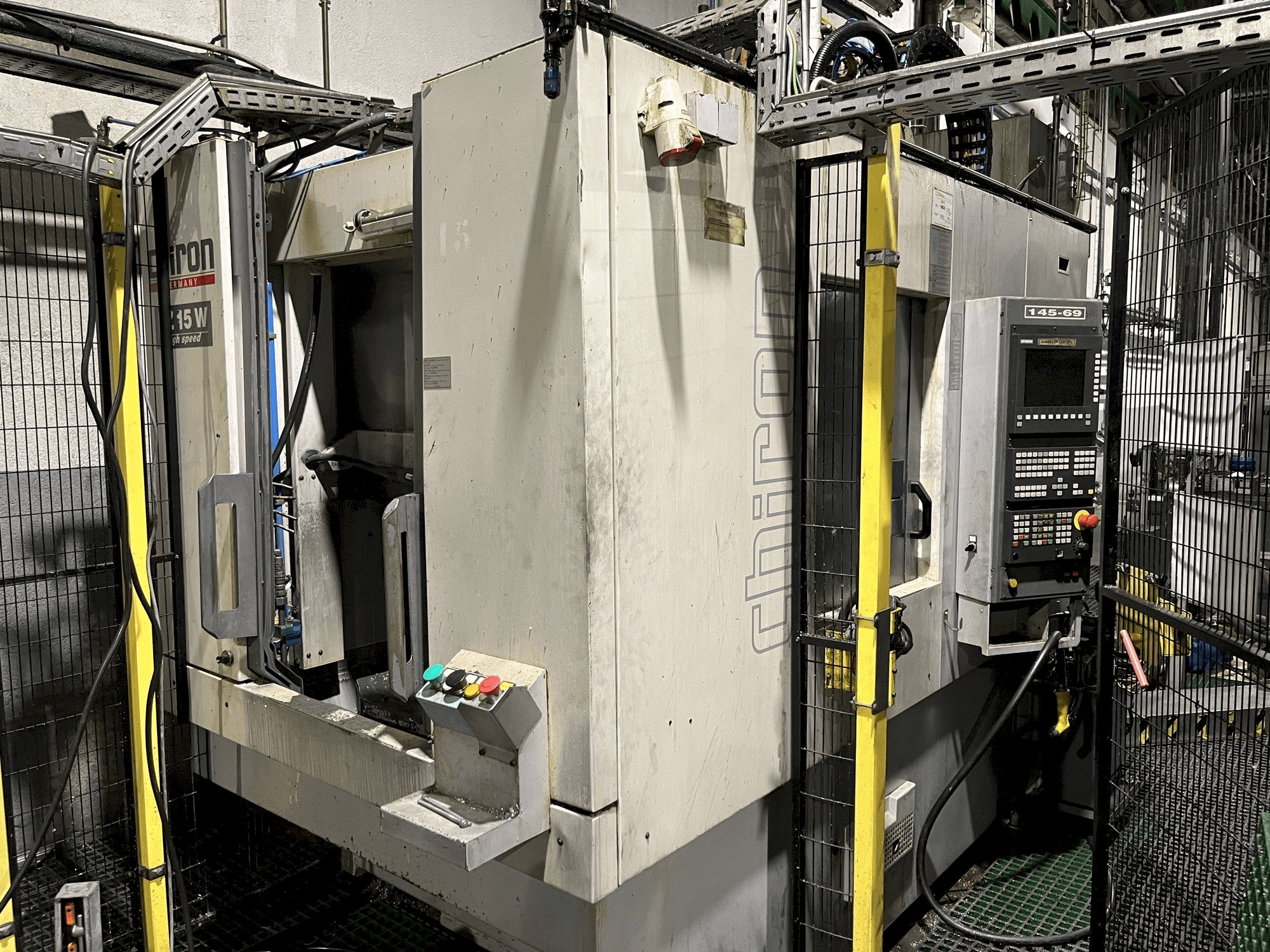 Вид станка CHIRON FZ15W спереди