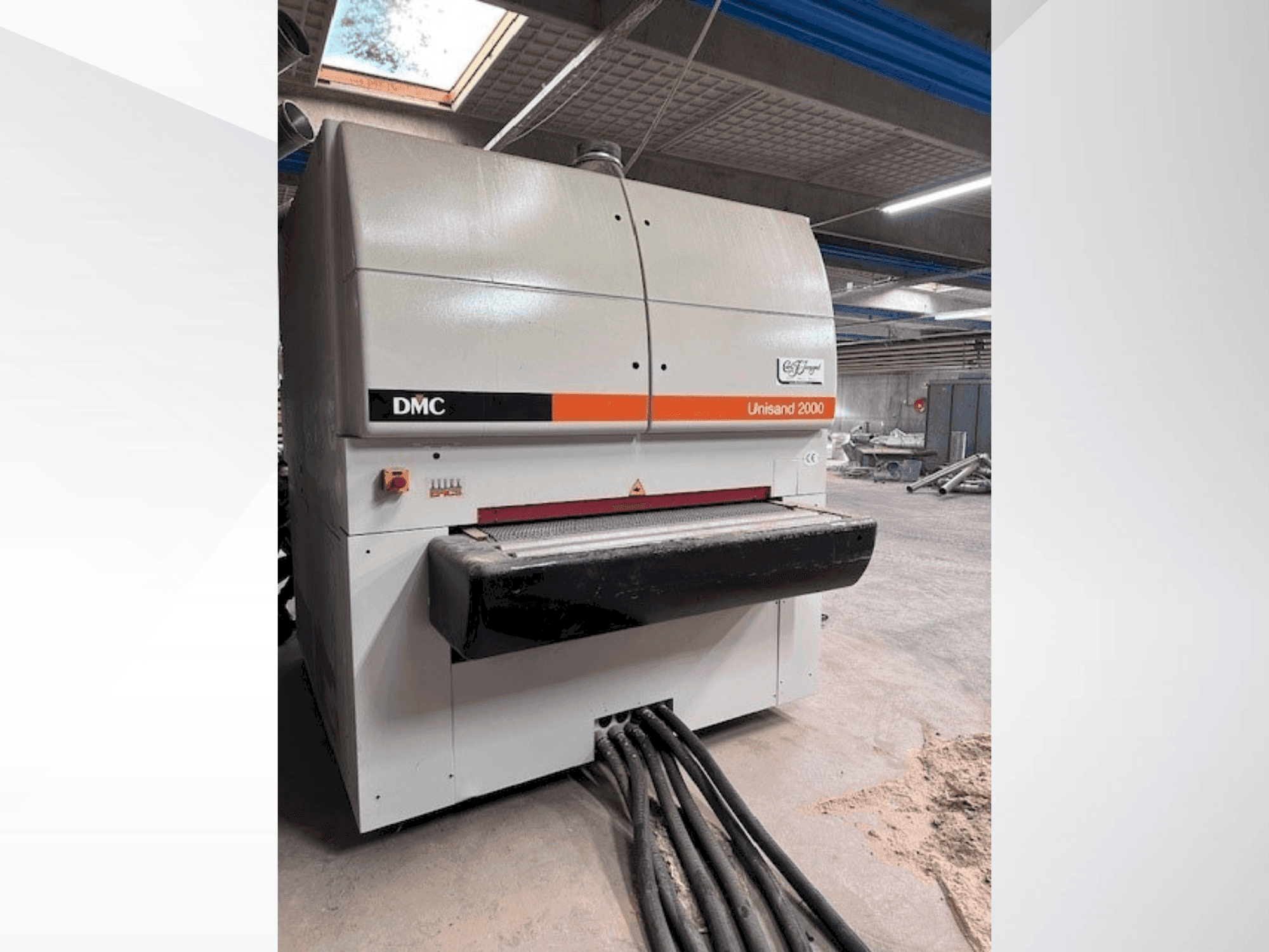 Вид станка DMC US 2000 M4 спереди