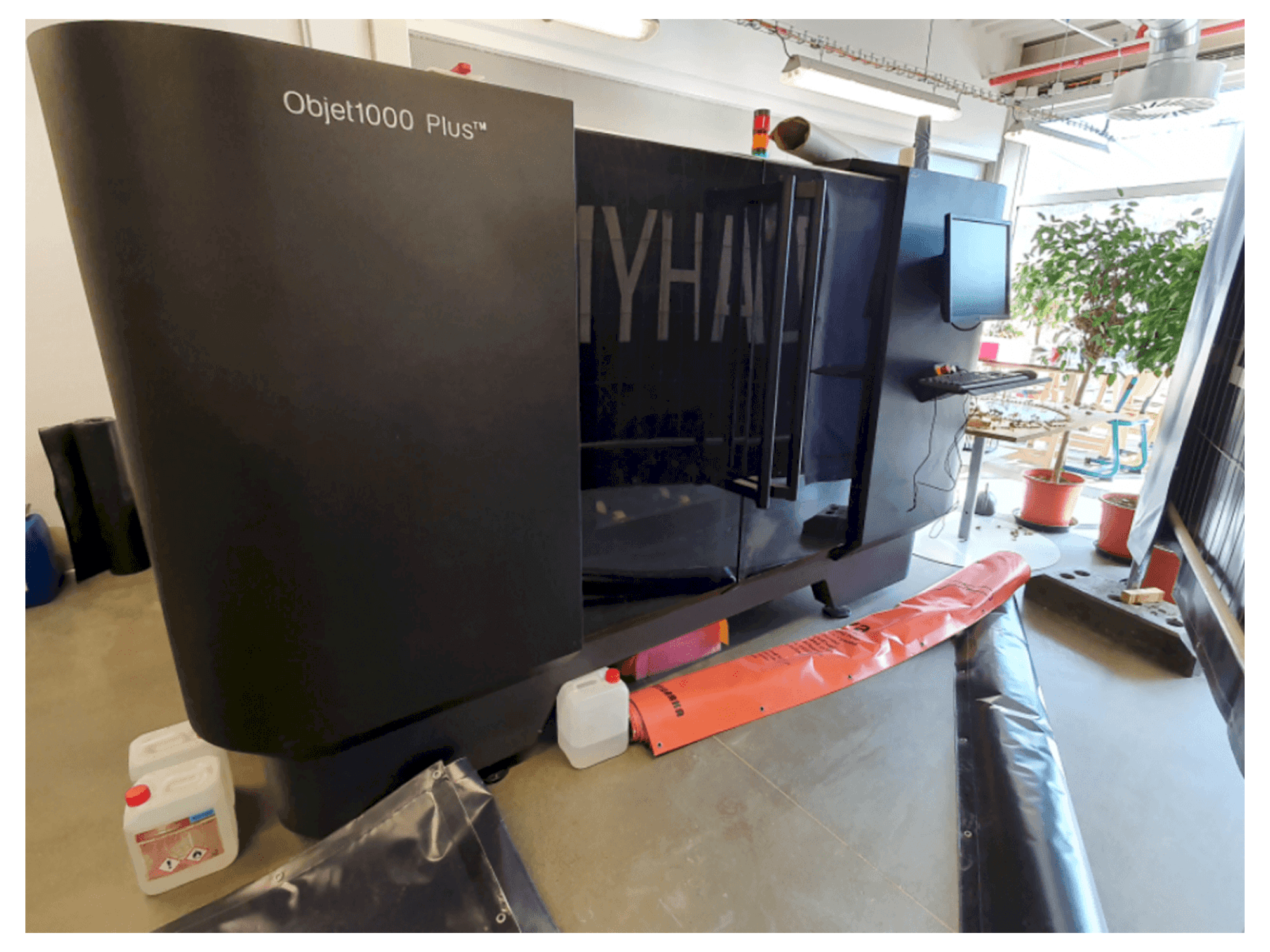 Вид станка Stratasys Objet 1000 Plus спереди