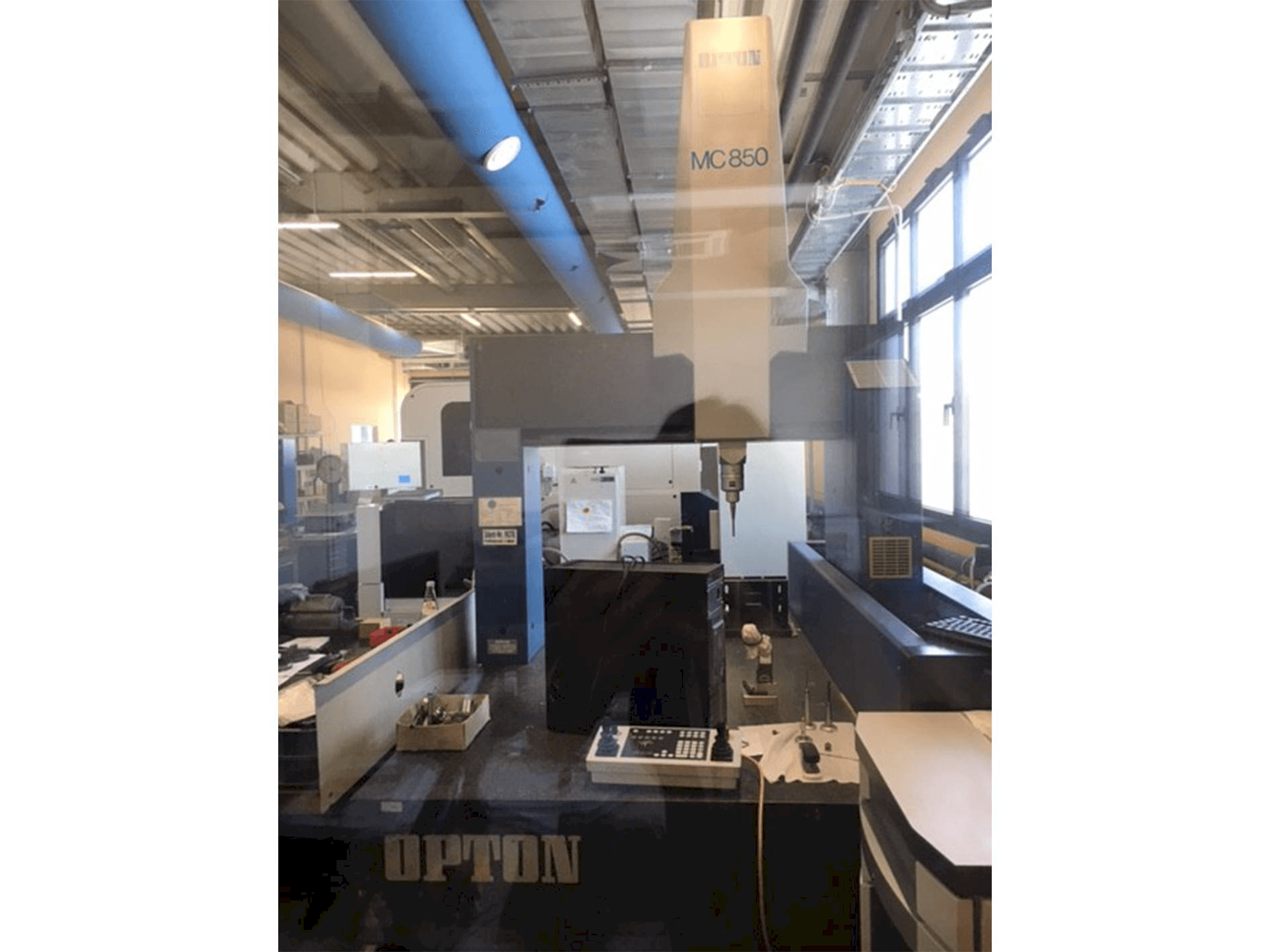 Вид станка ZEISS Opton MC 850 спереди