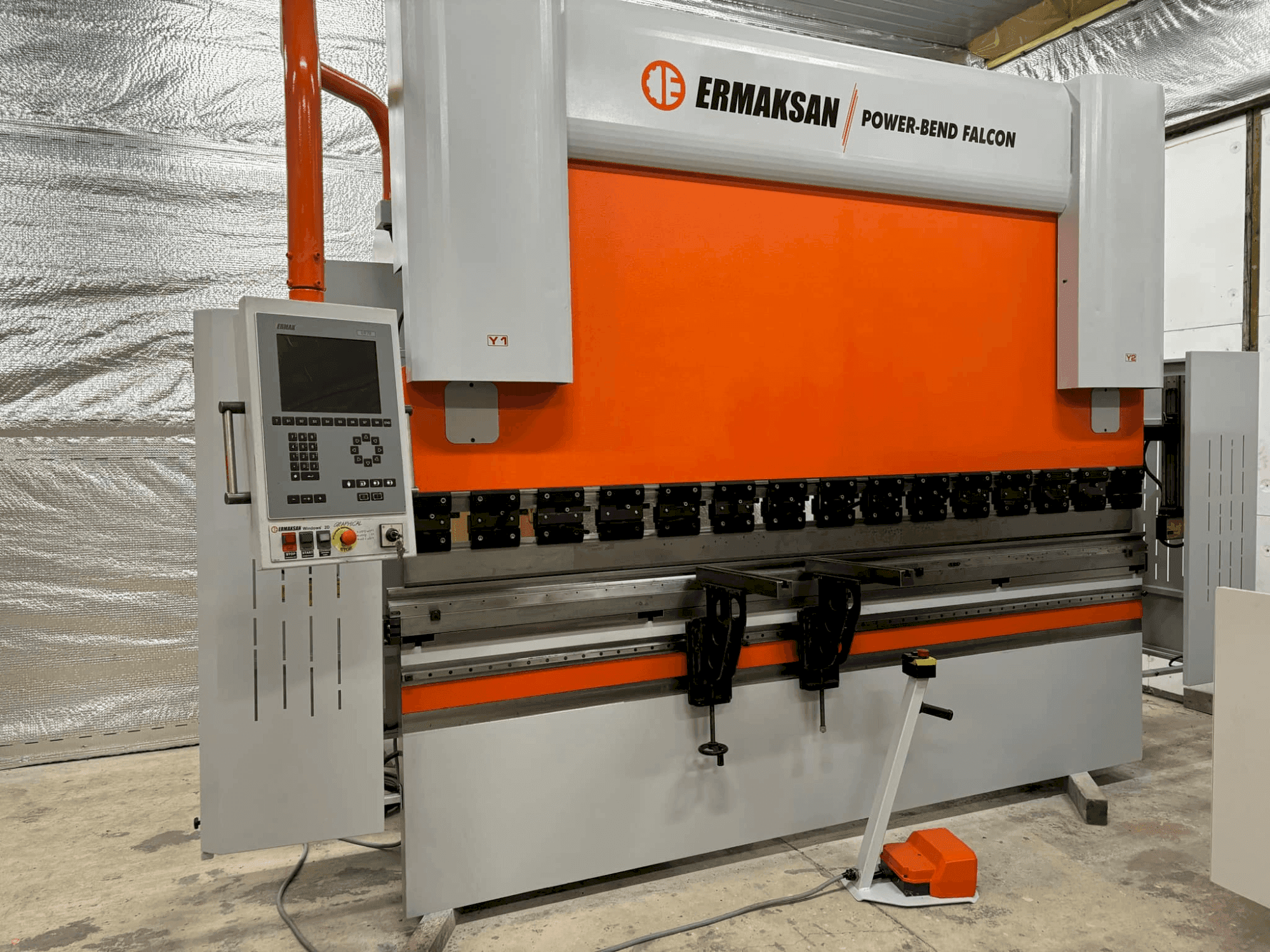 Вид станка ERMAKSAN POWER-BEND FALCON 3100X175 спереди