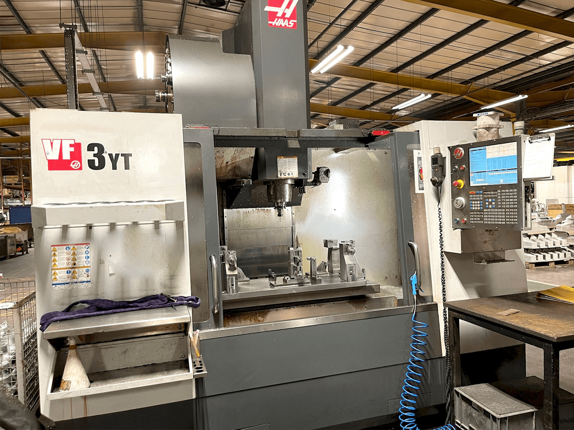 Вид станка HAAS VF-3YT/50 спереди