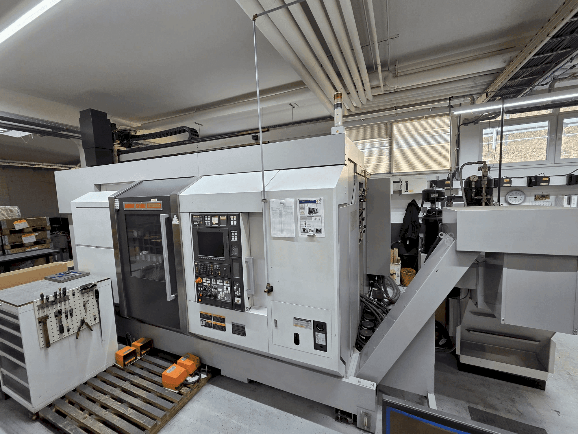 Вид станка DMG Seiki NZ2000 спереди