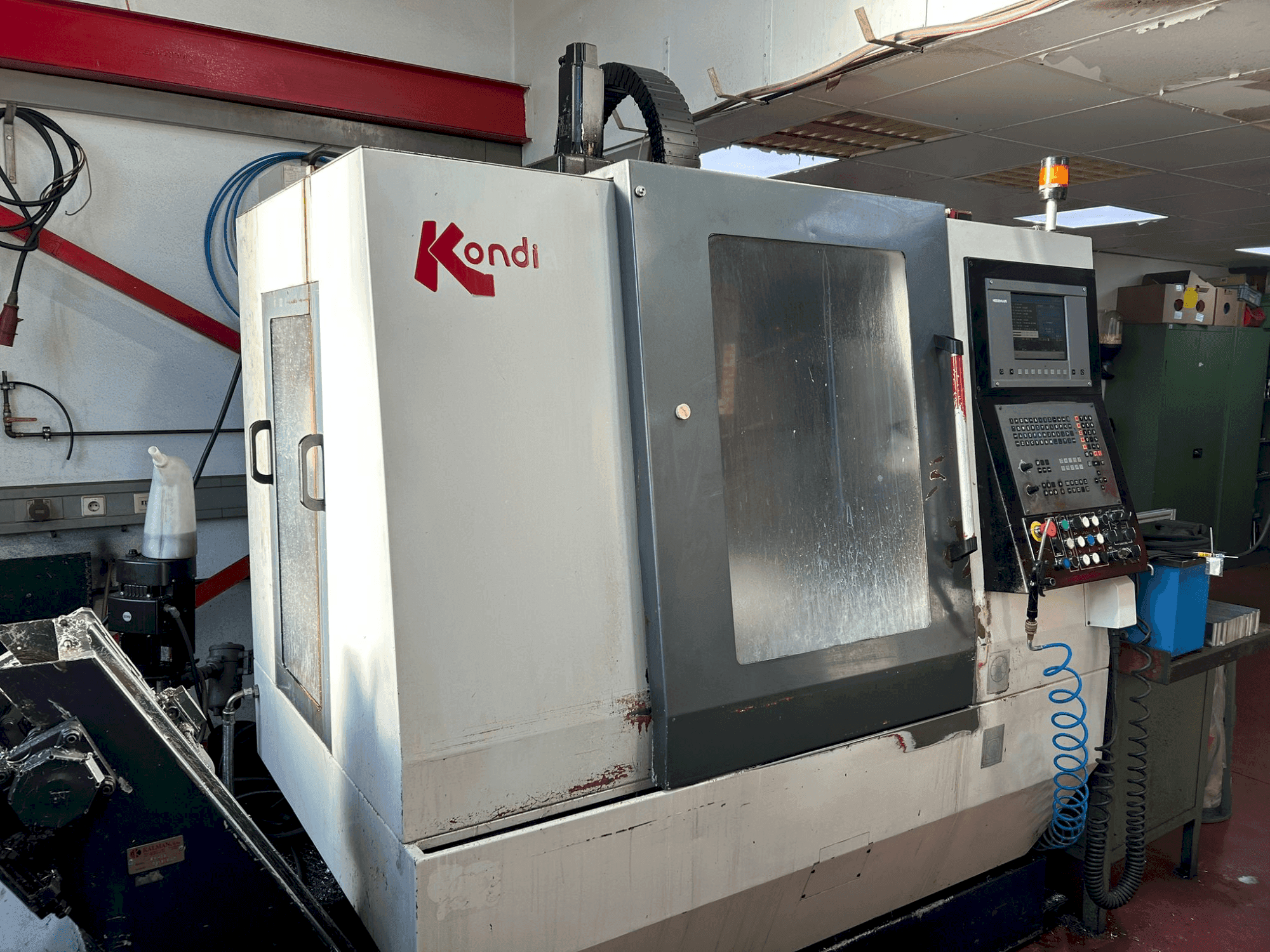 Вид станка KONDIA B-640 спереди