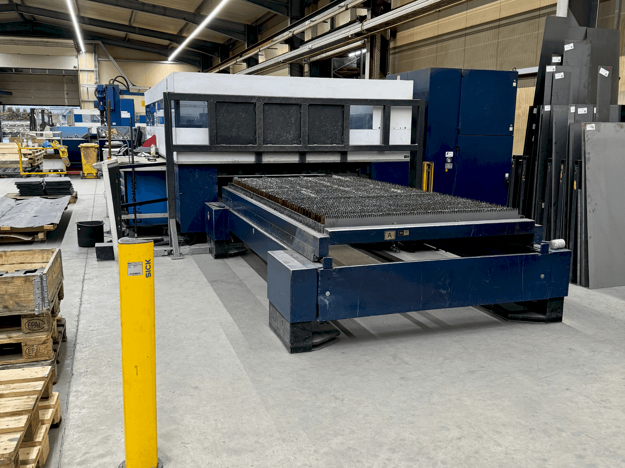 Вид станка TRUMPF TruLaser 3030 4kW (L20) спереди