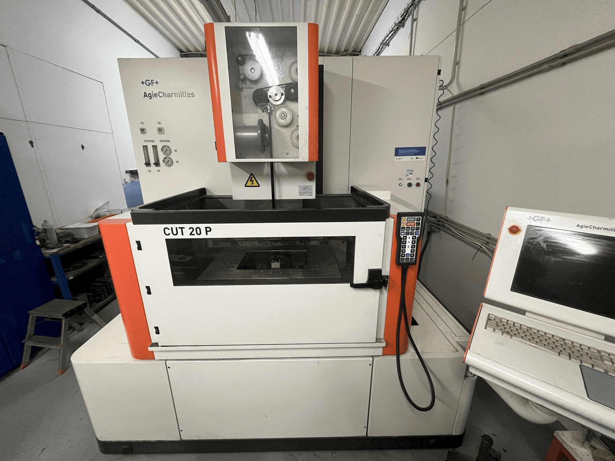 Вид станка AgieCharmilles CUT 20 P спереди