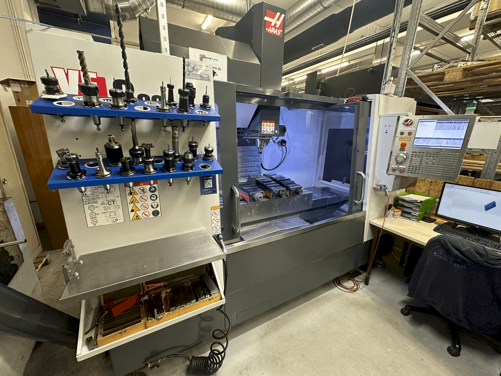 Вид станка HAAS VF-3SS спереди