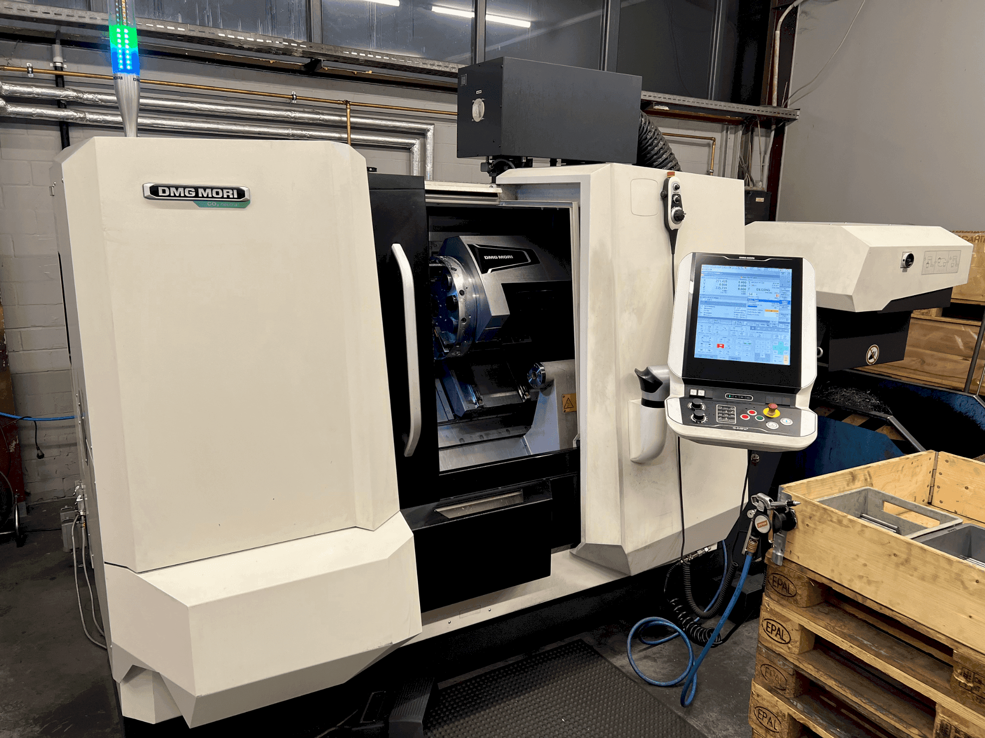 Вид станка DMG MORI CLX 350 V4 спереди