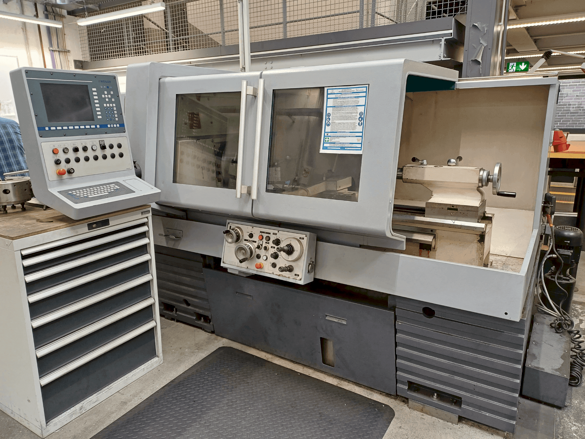 Вид станка Weiler E40 спереди