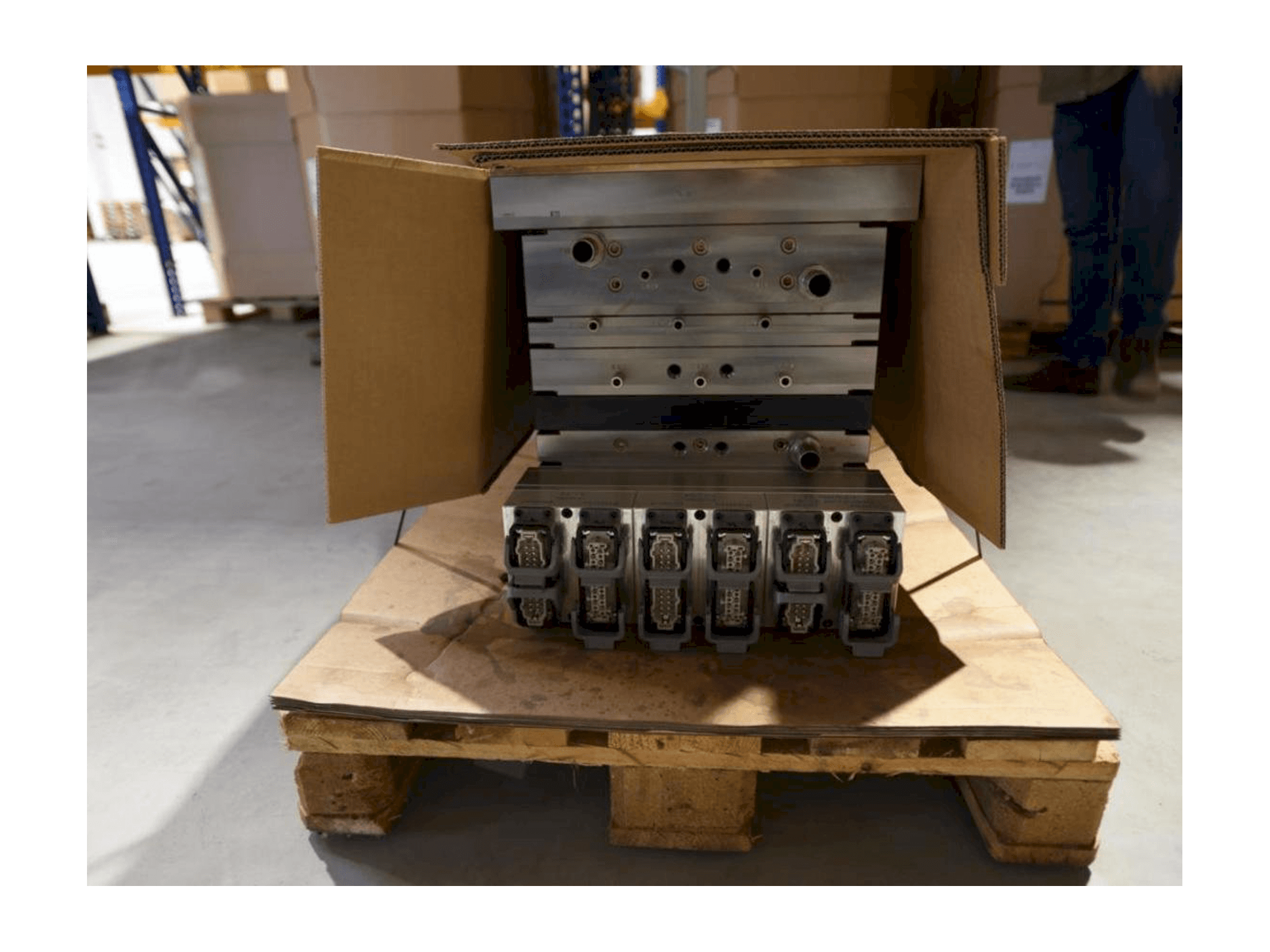 Вид станка HTW PCO 1810 спереди