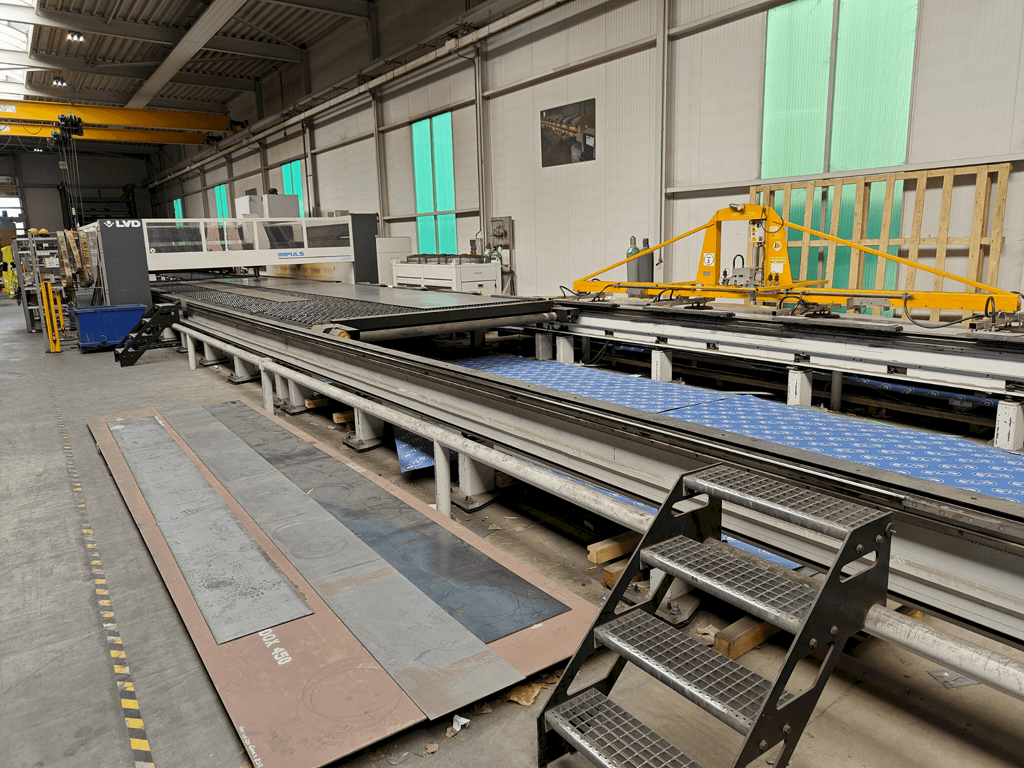 Вид станка LVD IMPULS 125 30 спереди