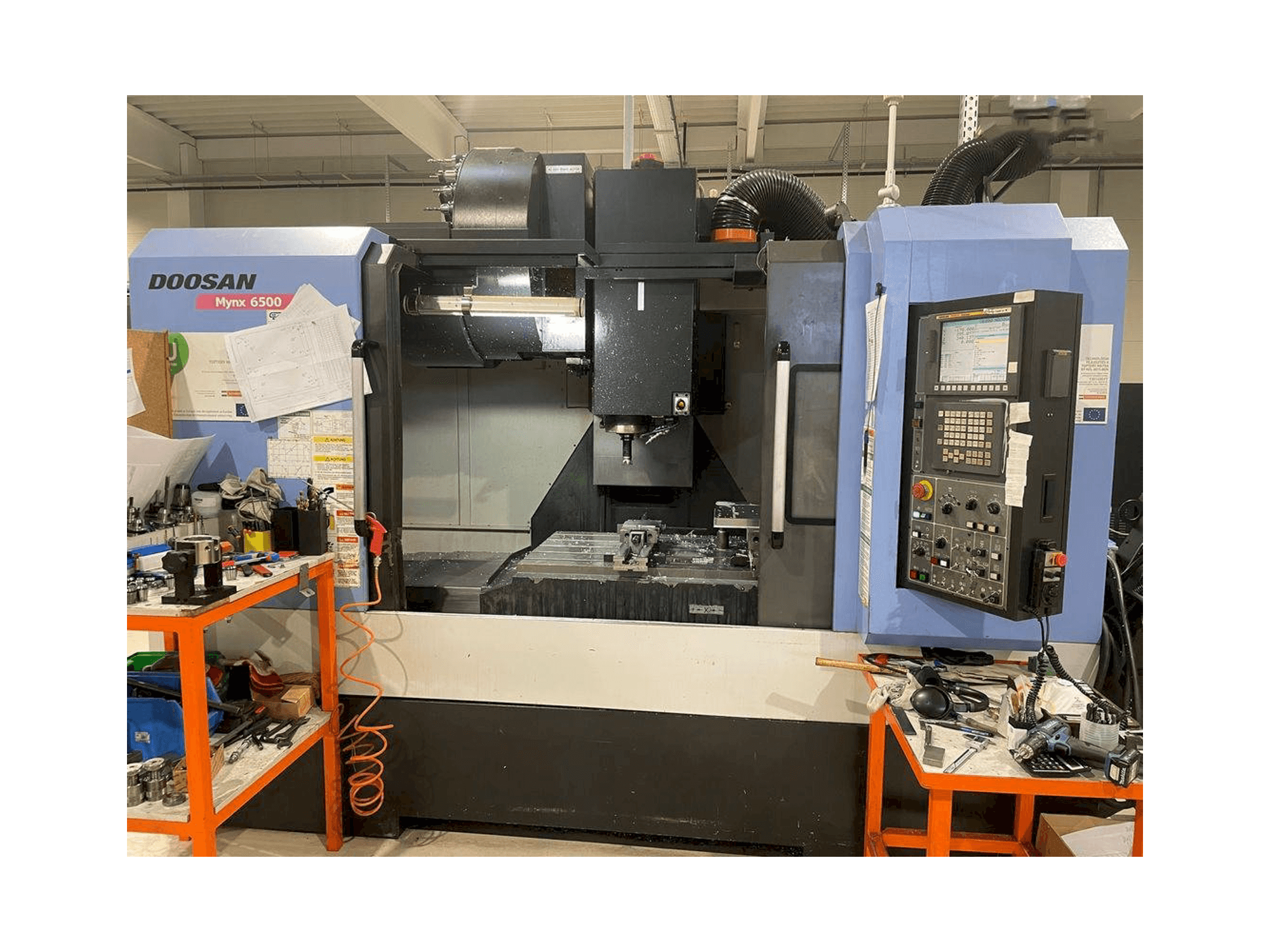 Вид станка Doosan MYNX DNM 6500 спереди