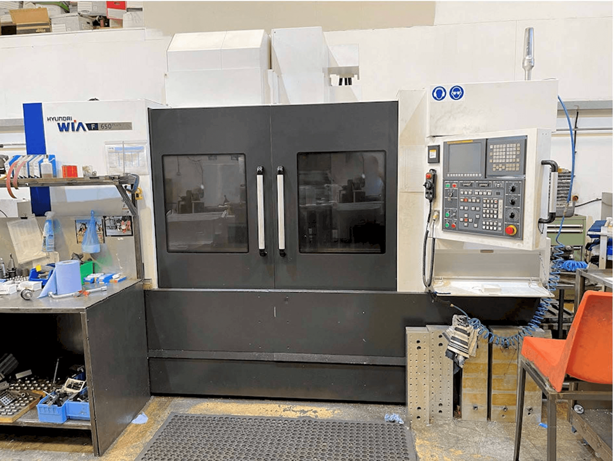 Вид станка Hyundai Wia F650 PLUS спереди