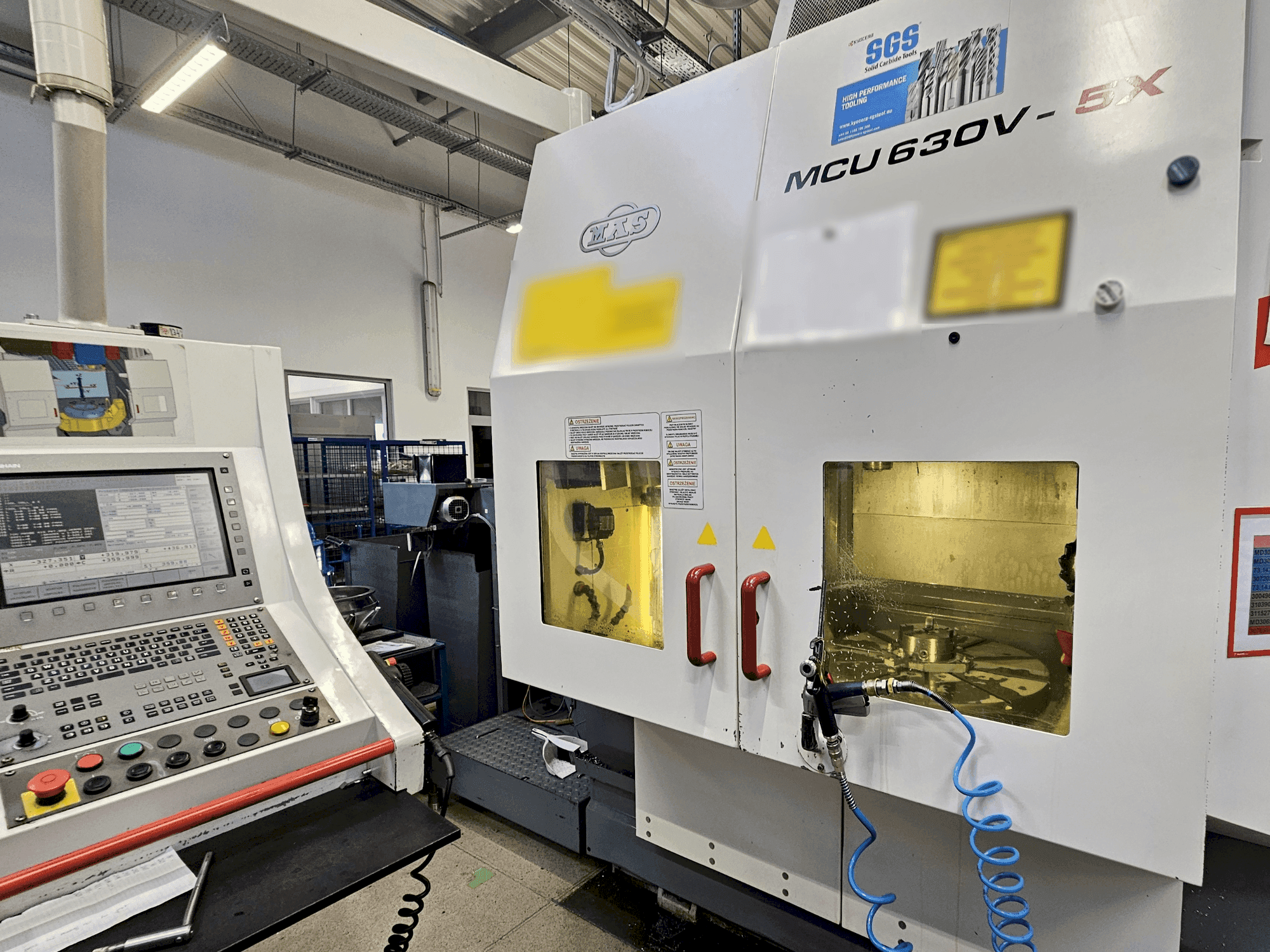 Вид станка KOVOSVIT MAS MCU 630V-5X сбоку