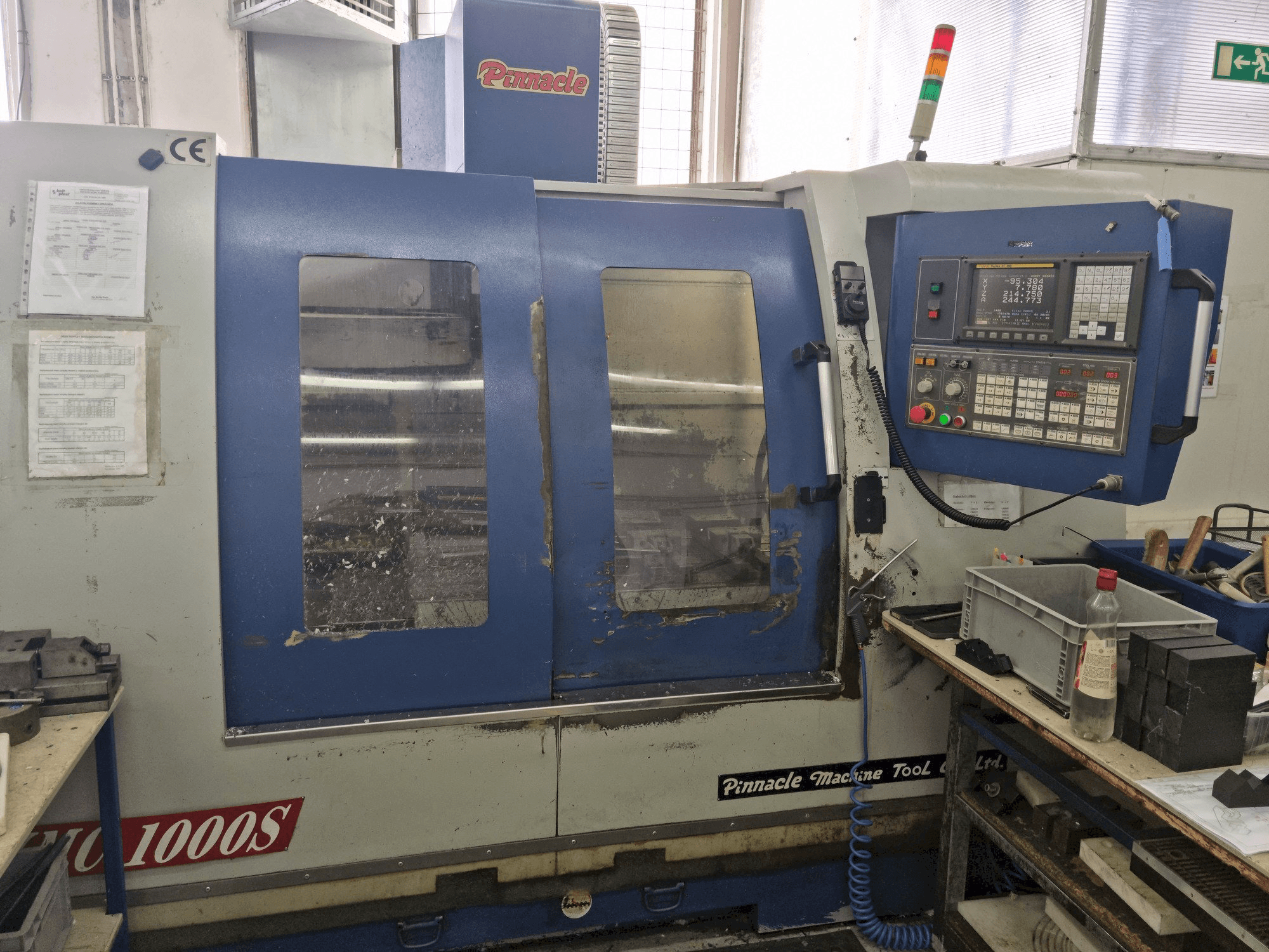 Вид станка Pinnacle VMC1000S спереди