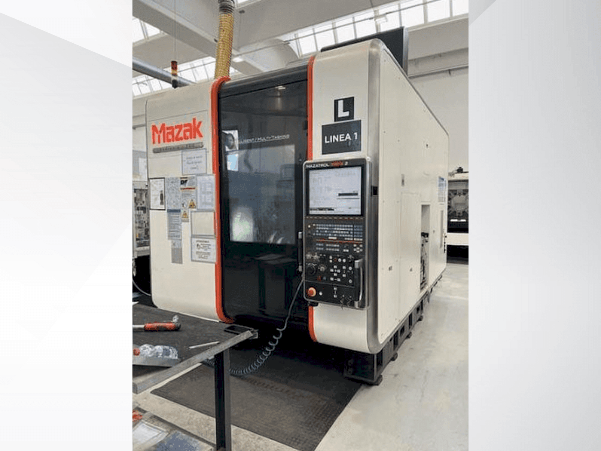 Вид станка Mazak VARIAXIS I 700 спереди