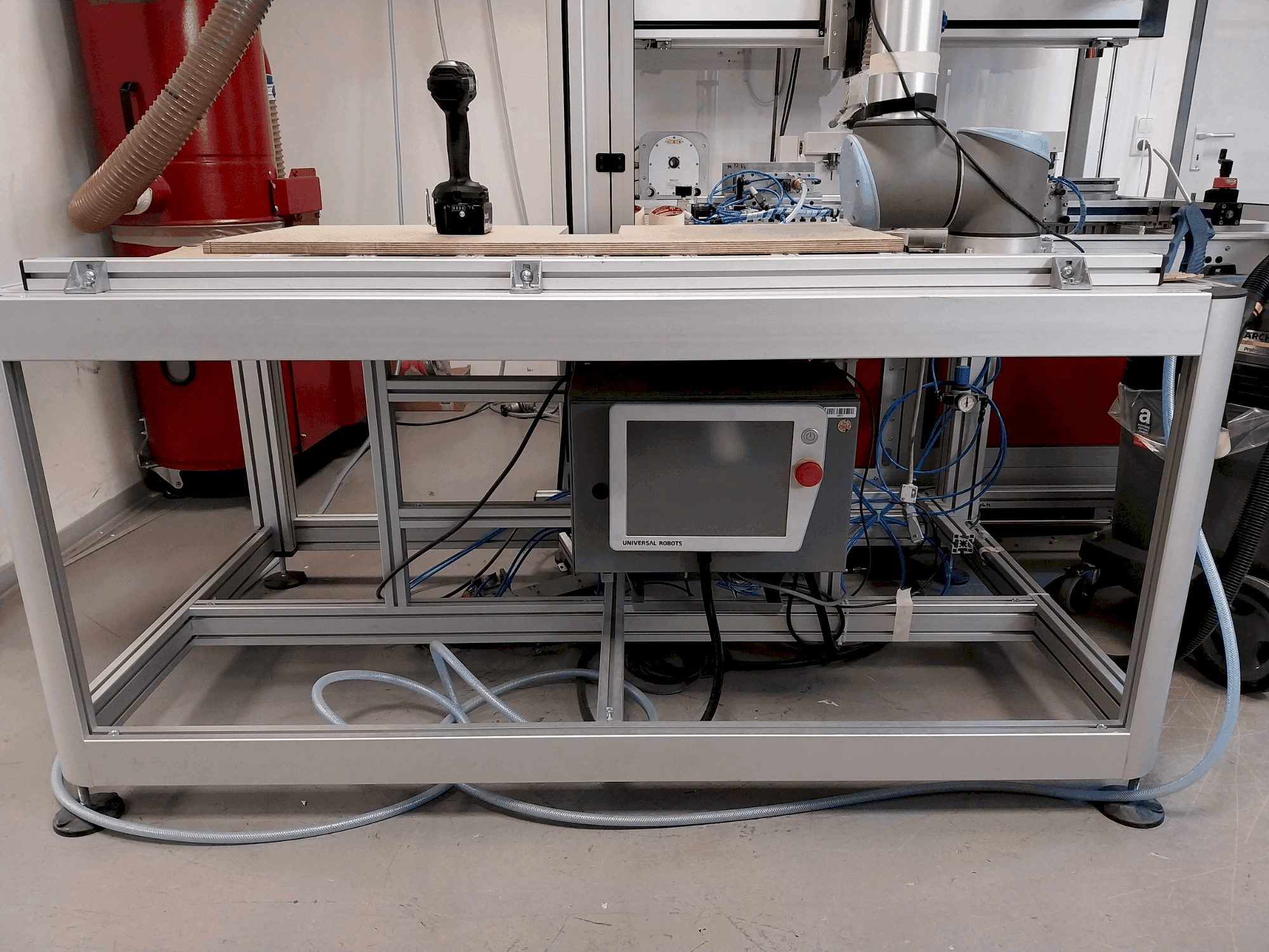 Вид станка Universal Robots UR10 CB спереди