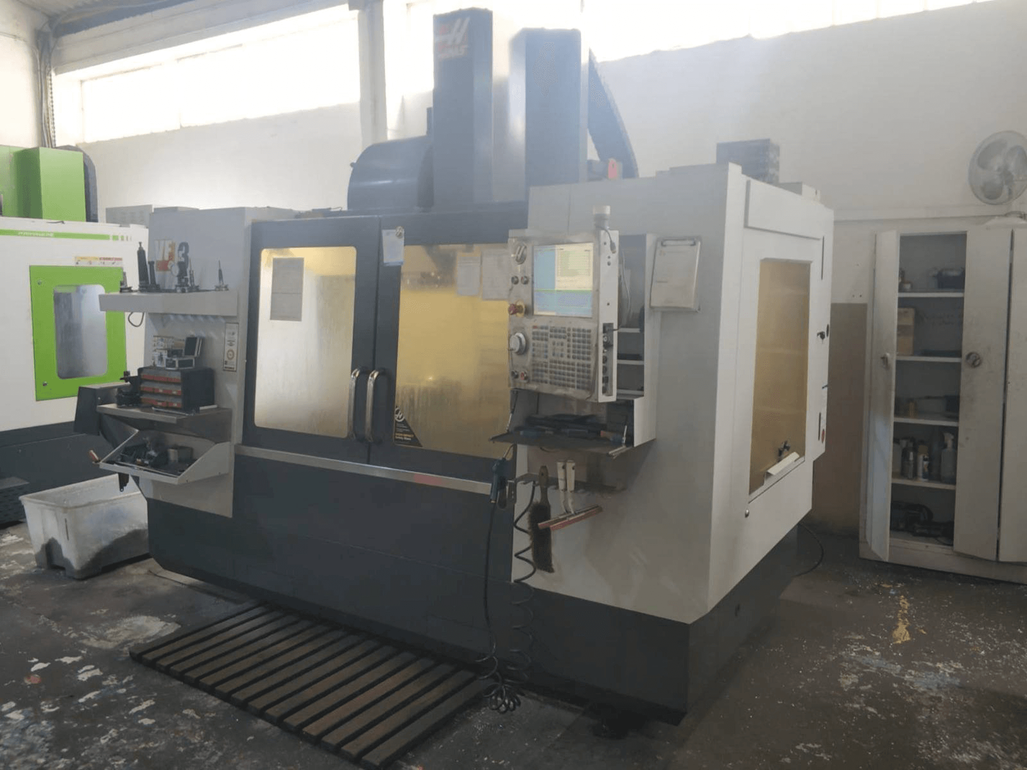 Вид станка HAAS VF-3 спереди