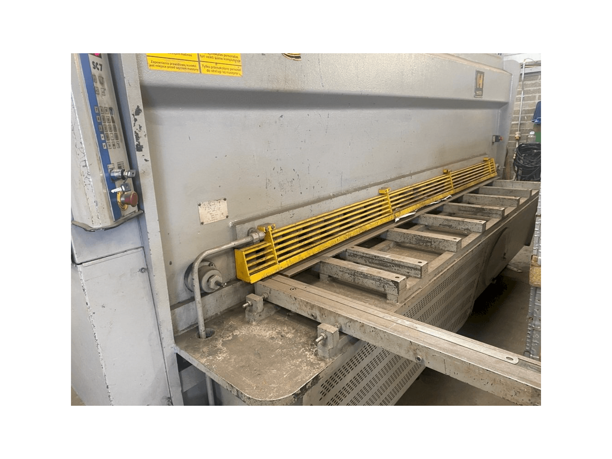 Вид станка HACO HSLX 3013 спереди