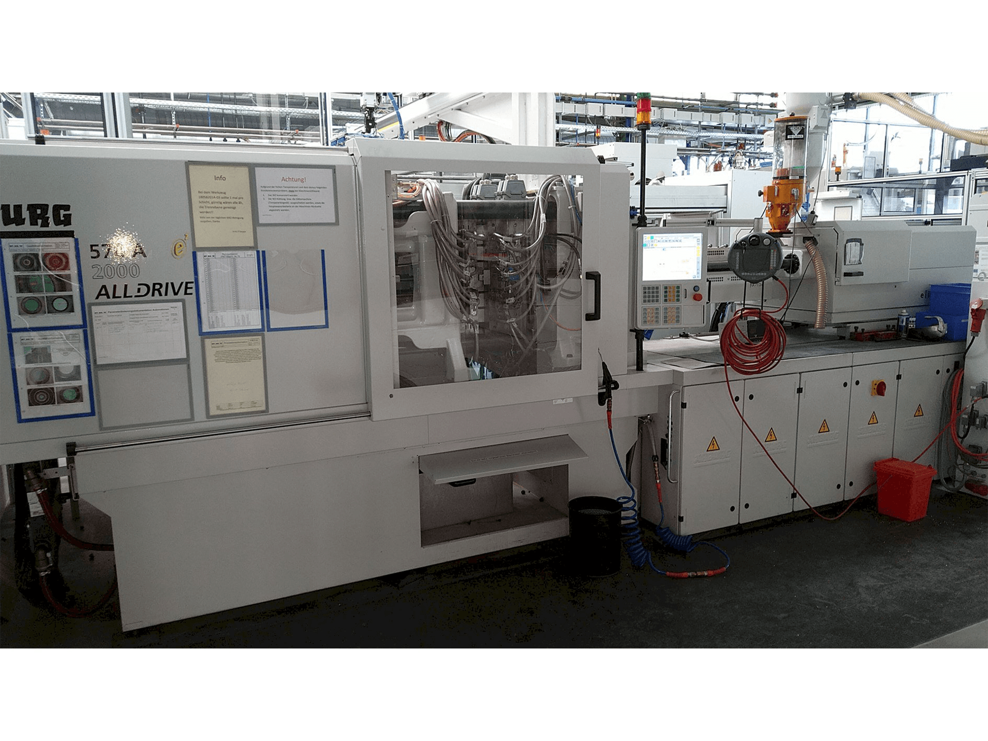 Вид станка Arburg Allrounder 570 A 2000-800 ALLDRIVE спереди