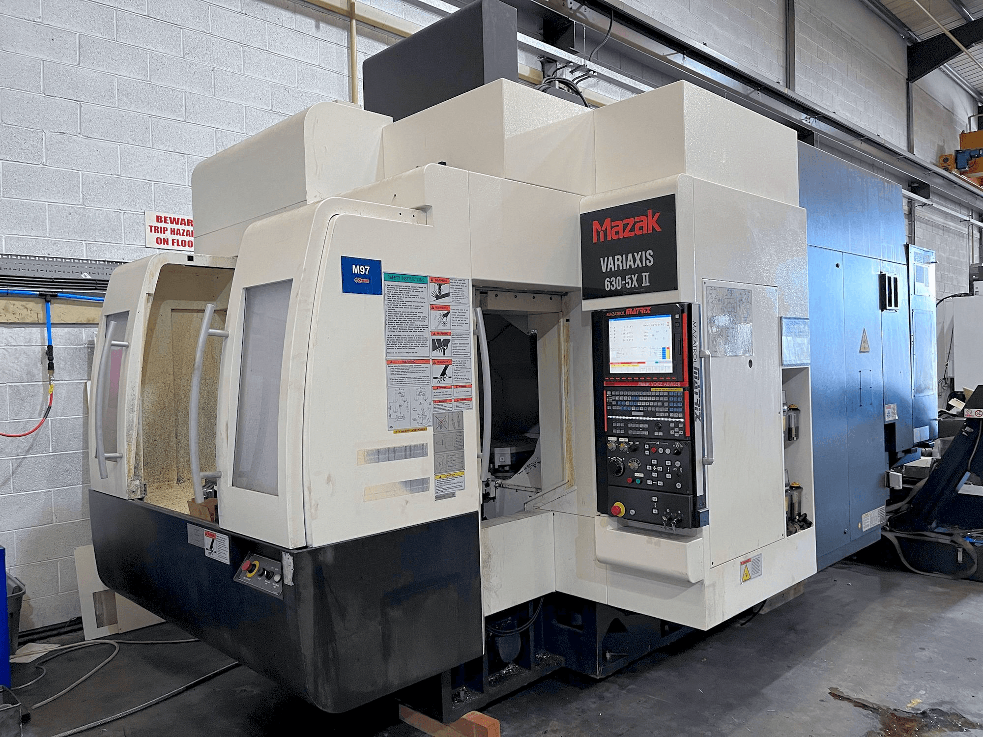 Вид станка Mazak 630-5AX II спереди