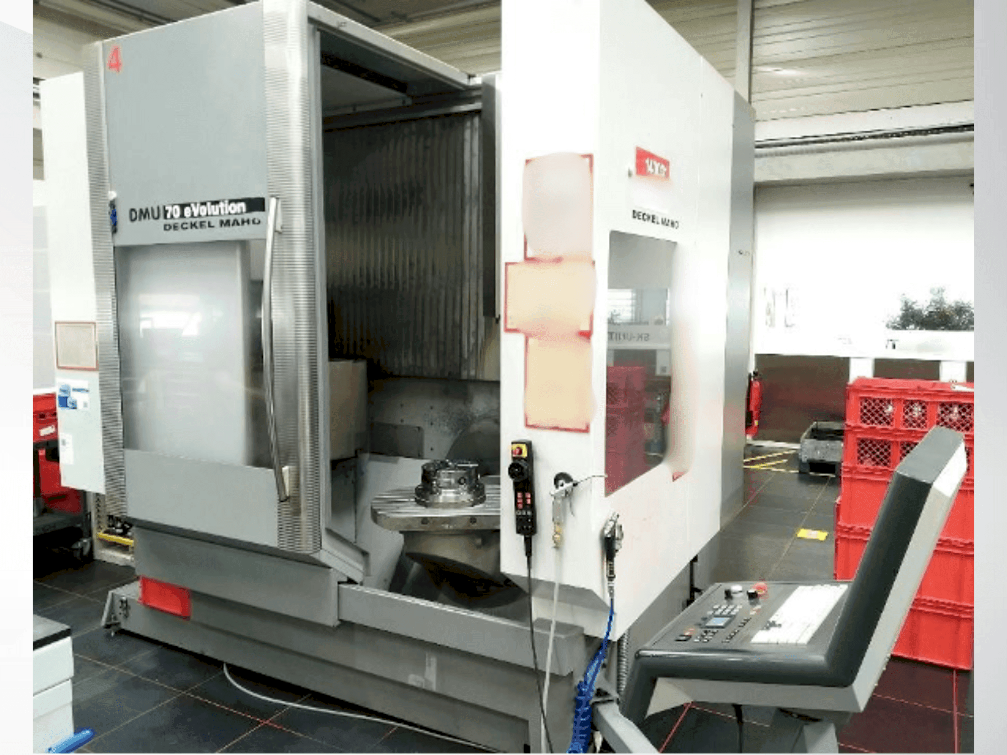 Вид станка DECKEL DMU 70 eVolution спереди